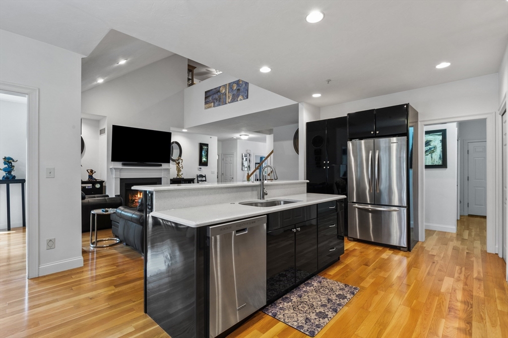 Westford, Massachusetts, 01886, United States, 3 Bedrooms Bedrooms, ,4 BathroomsBathrooms,Residential,For Sale,1981714