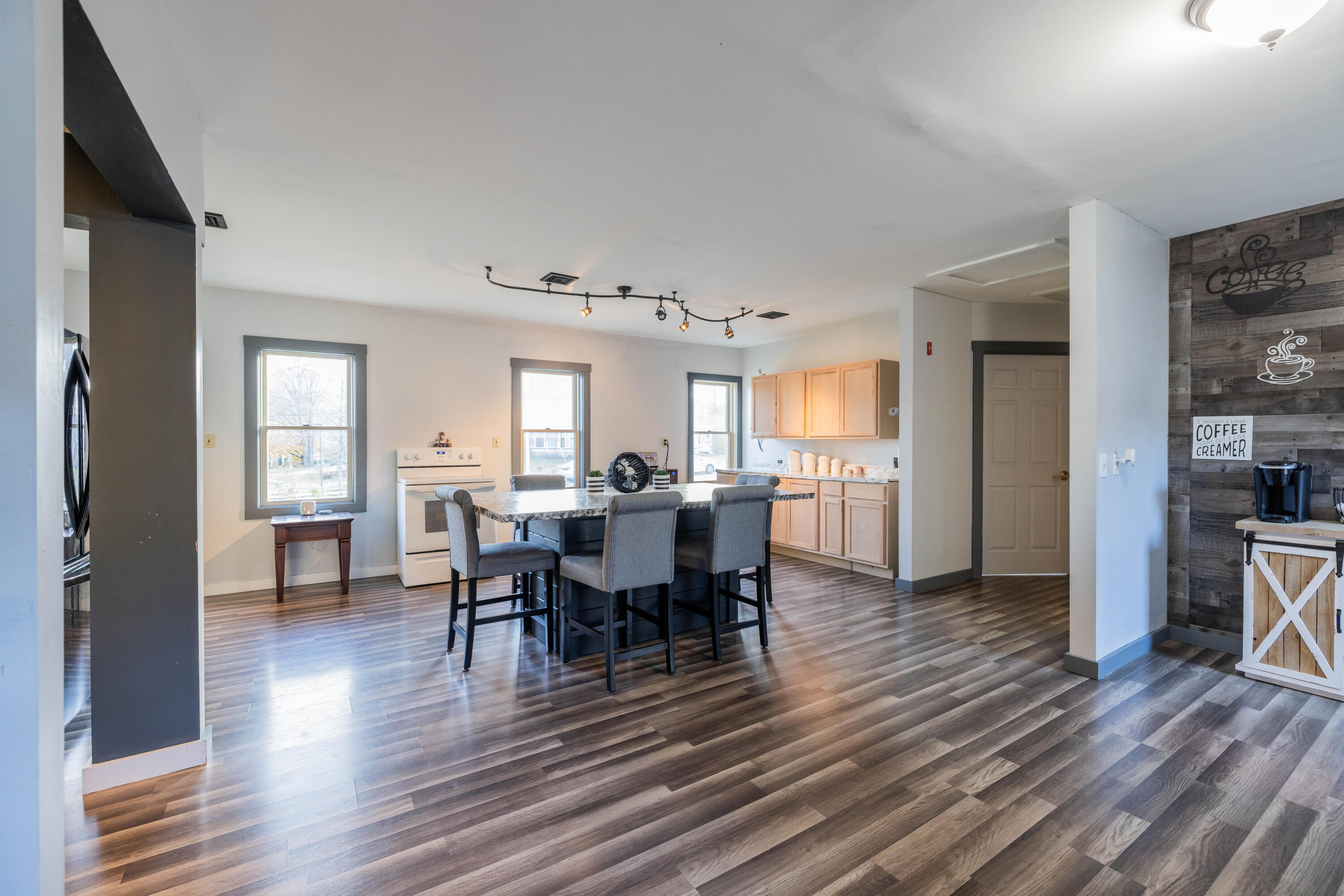 7 High Street, North Berwick, Maine, 03906, United States, 6 Bedrooms Bedrooms, ,3 BathroomsBathrooms,Residential,For Sale,7 High Street,1625255