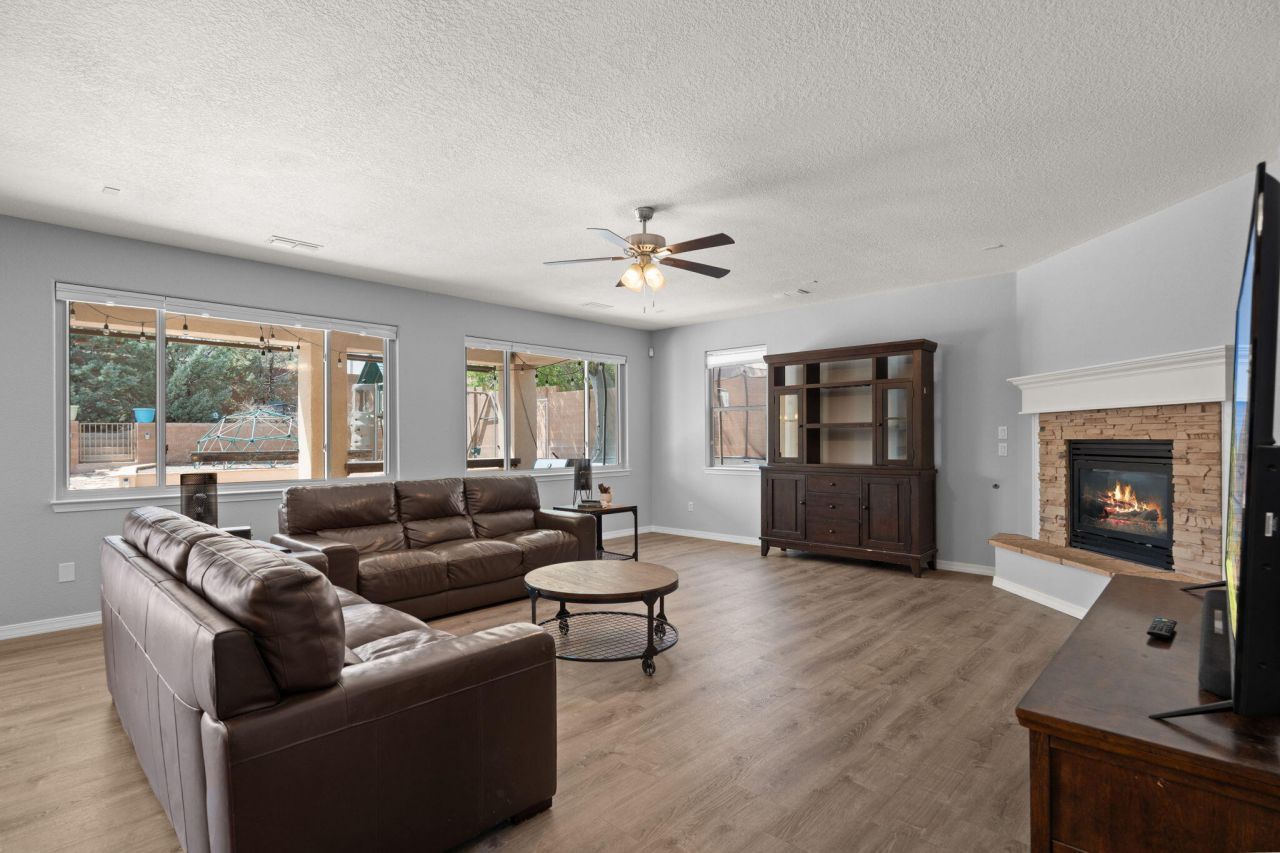 Rio Rancho, New Mexico, 87144, United States, 4 Bedrooms Bedrooms, ,3 BathroomsBathrooms,Residential,For Sale,1906947
