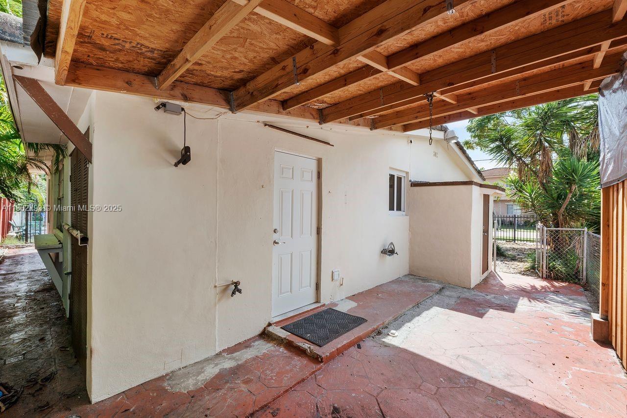 Miami, Florida, 33134, United States, 3 Bedrooms Bedrooms, ,1 BathroomBathrooms,Residential,For Sale,1938840
