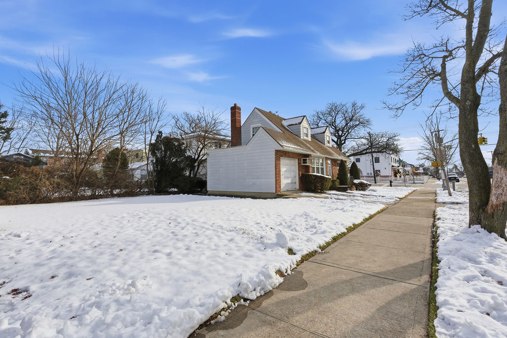 Howard Beach, New York, 11414, United States, 4 Bedrooms Bedrooms, ,1 BathroomBathrooms,Residential,For Sale,2005668