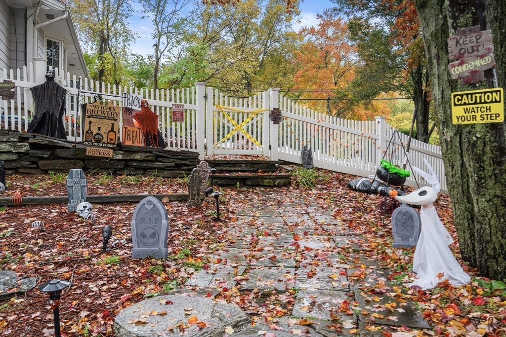 Marlborough, Massachusetts, 01752, United States, 3 Bedrooms Bedrooms, ,2 BathroomsBathrooms,Residential,For Sale,1968899