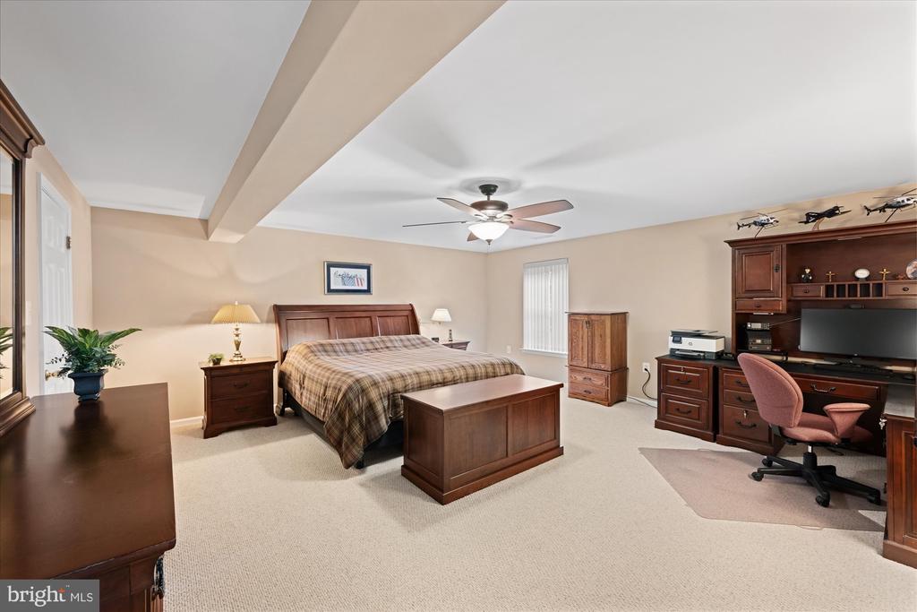 Leesburg, Virginia, 20175, United States, 5 Bedrooms Bedrooms, ,4 BathroomsBathrooms,Residential,For Sale,1987401