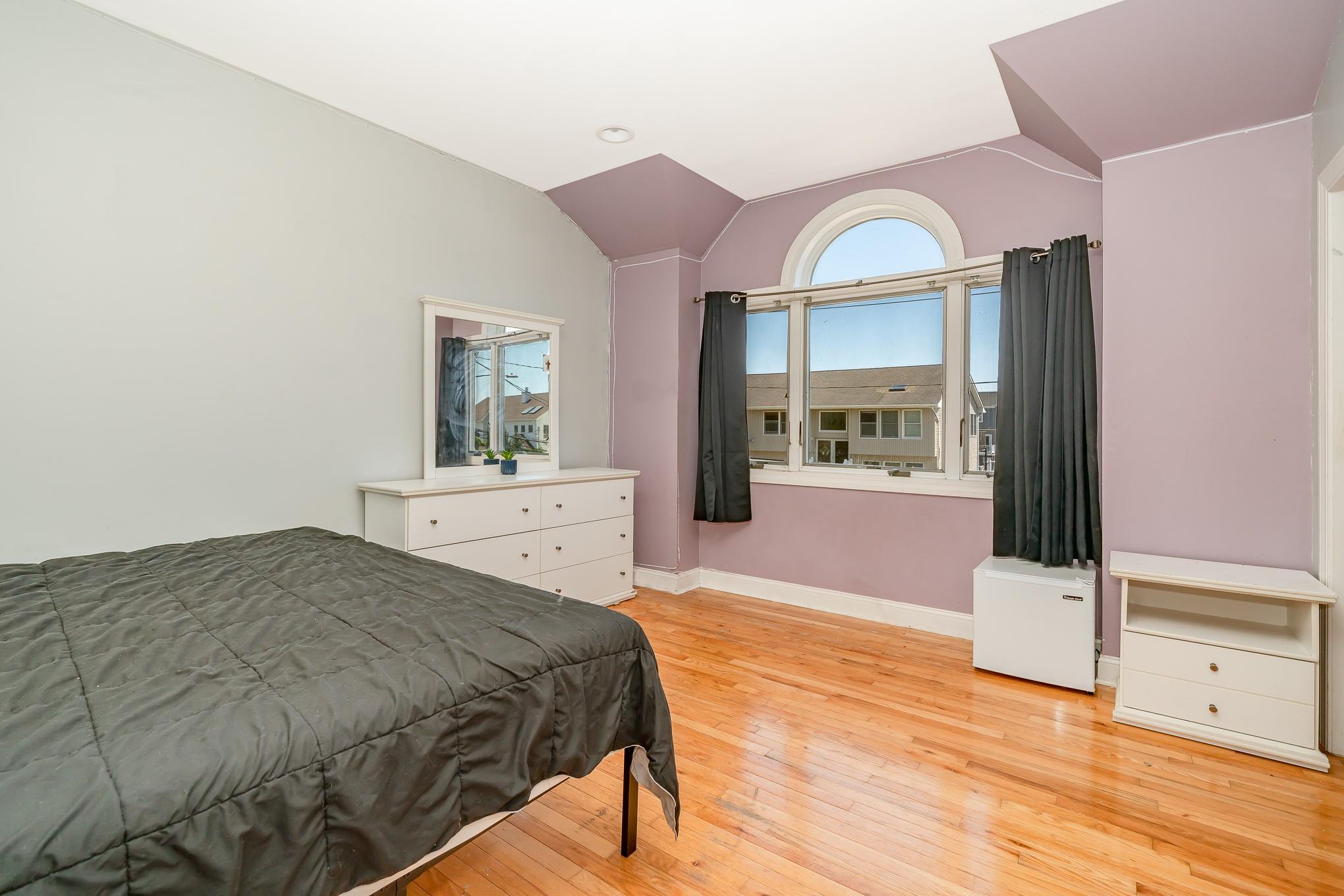 Seaford, New York, 11783, United States, 5 Bedrooms Bedrooms, ,3 BathroomsBathrooms,Residential,For Sale,1943505