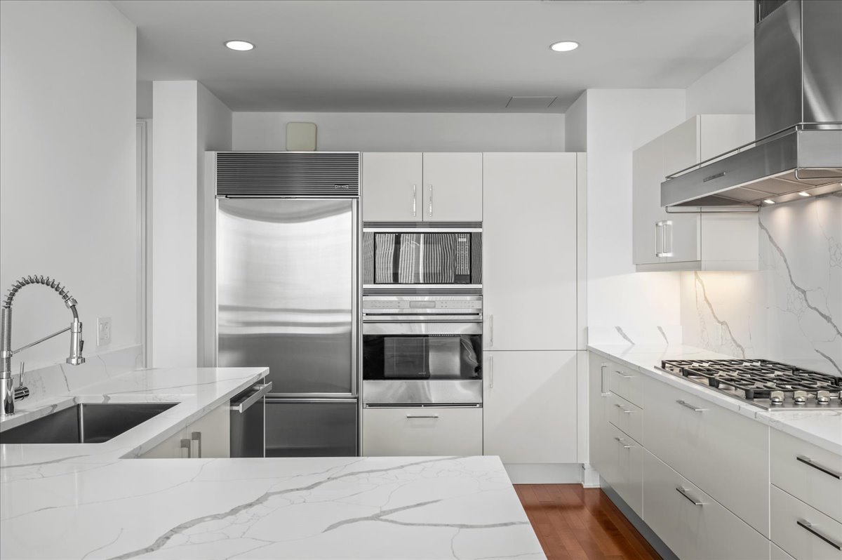 Chicago, Illinois, 60611, United States, 2 Bedrooms Bedrooms, ,3 BathroomsBathrooms,Residential,For Sale,1927398