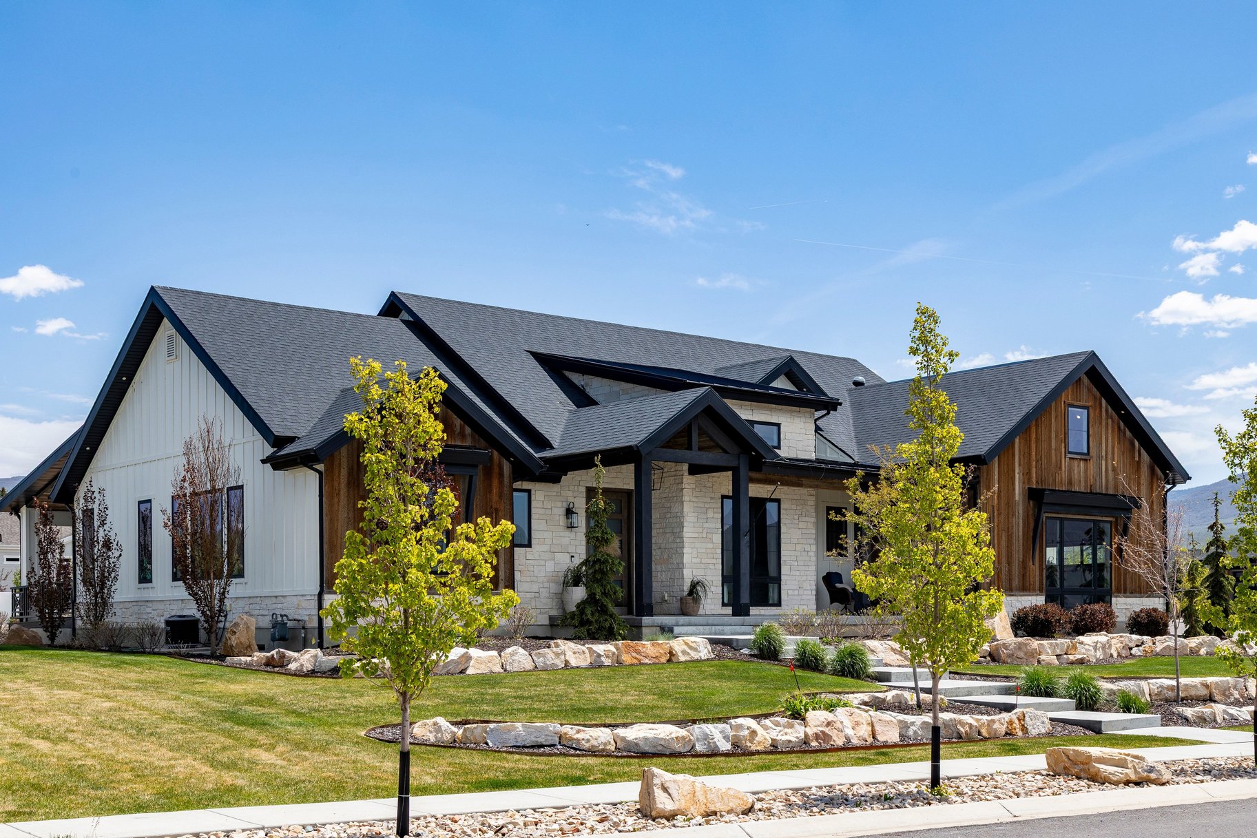  Custom Home with Detached Toy Barn - 物件實景