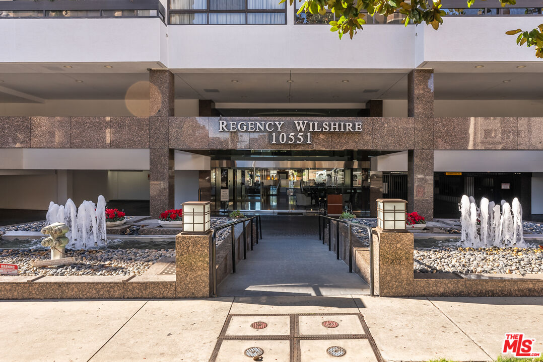 Los Angeles, California, 90024, United States, 2 Bedrooms Bedrooms, ,3 BathroomsBathrooms,Residential,For Sale,1883580