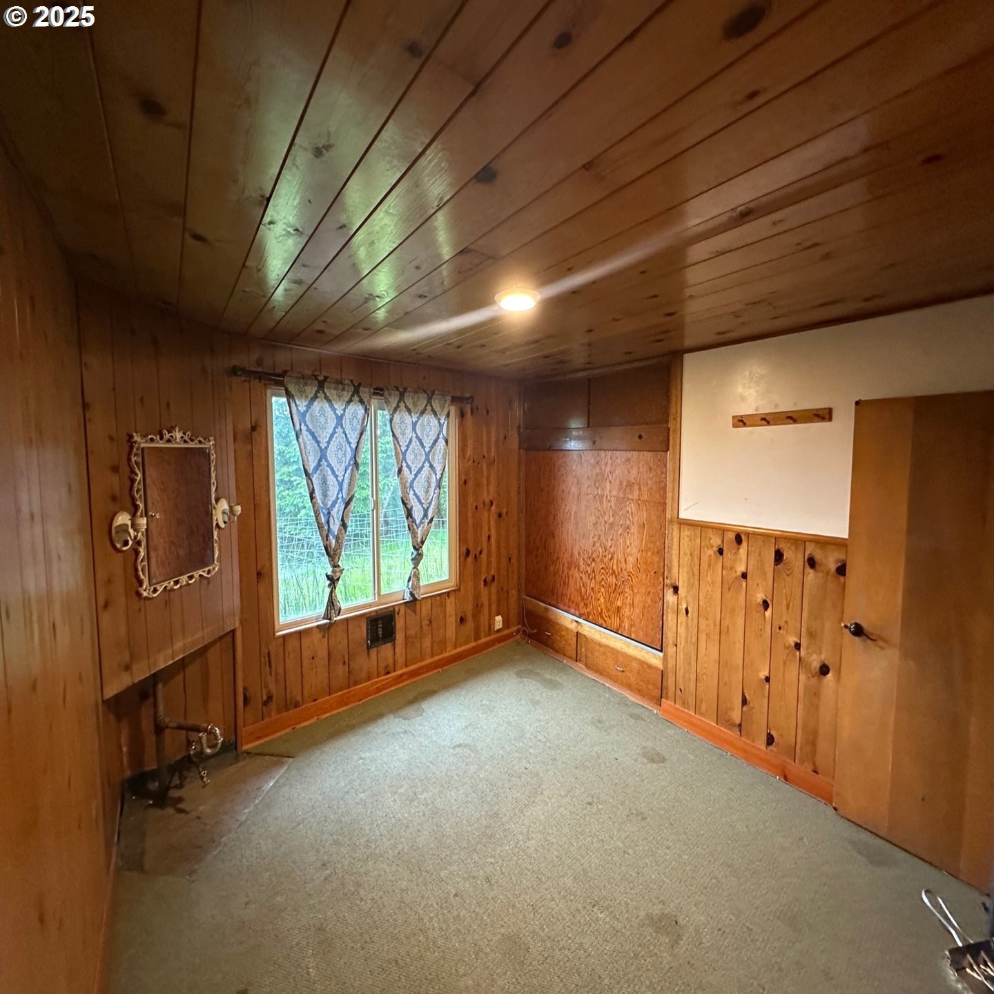 Eugene, Oregon, 97402, United States, 4 Bedrooms Bedrooms, ,2 BathroomsBathrooms,Residential,For Sale,1738589