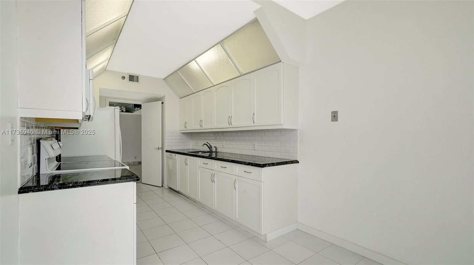 Aventura, Florida, 33180, United States, 3 Bedrooms Bedrooms, ,3 BathroomsBathrooms,Residential,For Sale,1696831