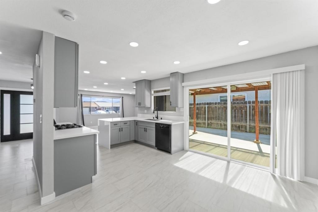 Lakeside, California, 92040, United States, 4 Bedrooms Bedrooms, ,2 BathroomsBathrooms,Residential,For Sale,1900967