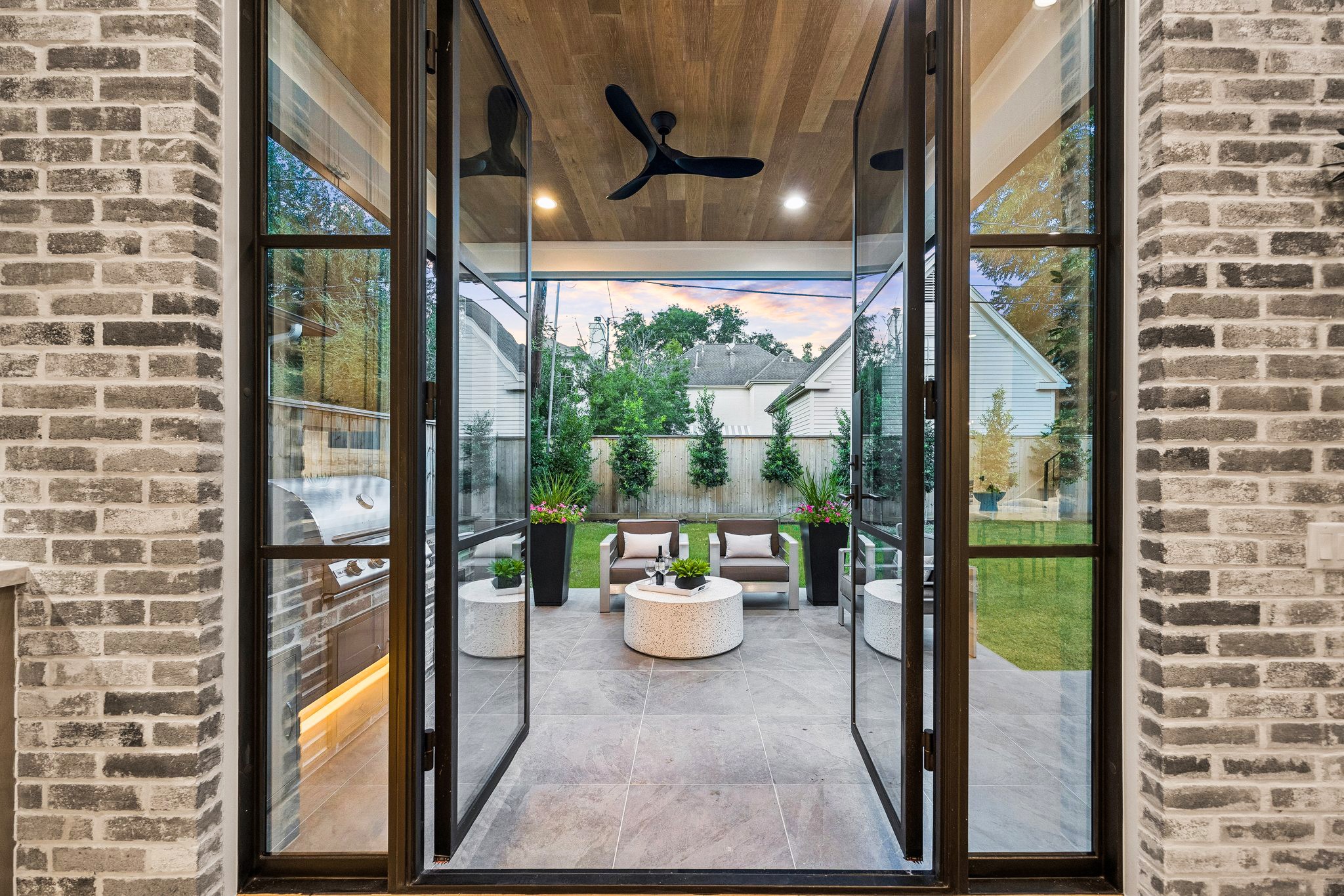  4230 Riley Street - 物件實景