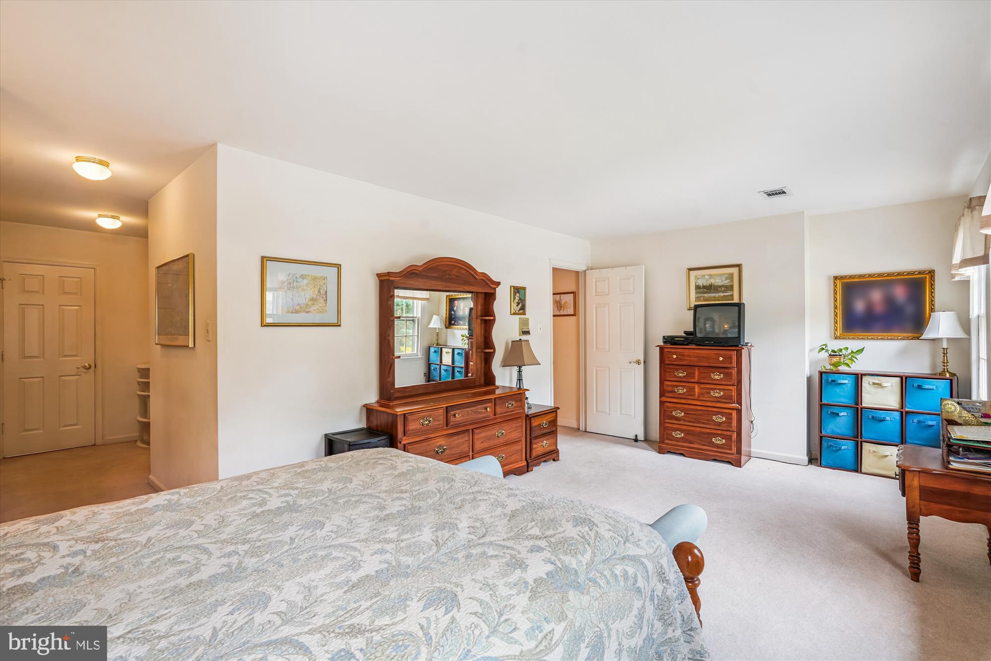 Burke, Virginia, 22015, United States, 5 Bedrooms Bedrooms, ,4 BathroomsBathrooms,Residential,For Sale,1905791