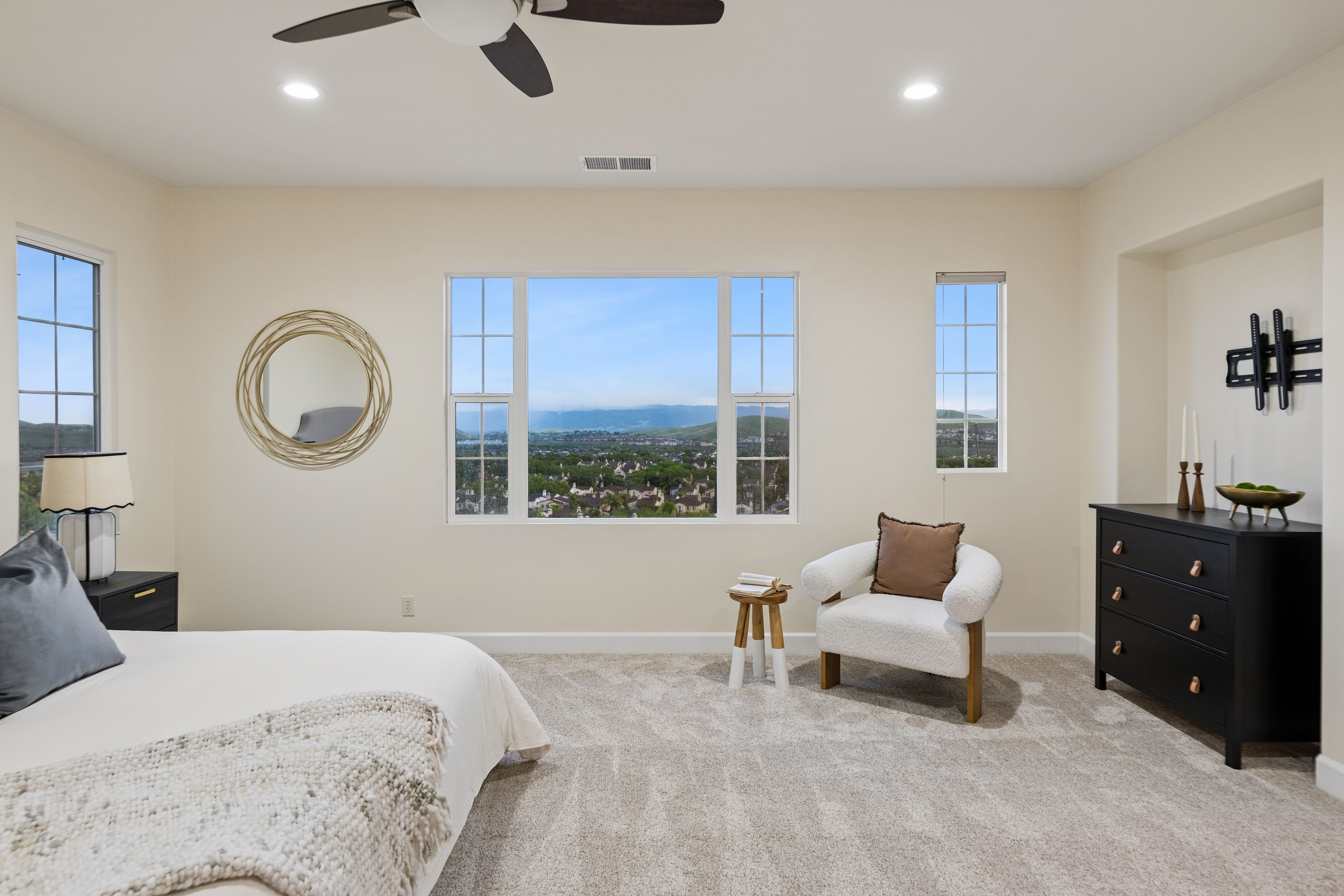  Panoramic Views and Timeless Design in This Stunning Shapell ?Gallery? Residence - 物件實景