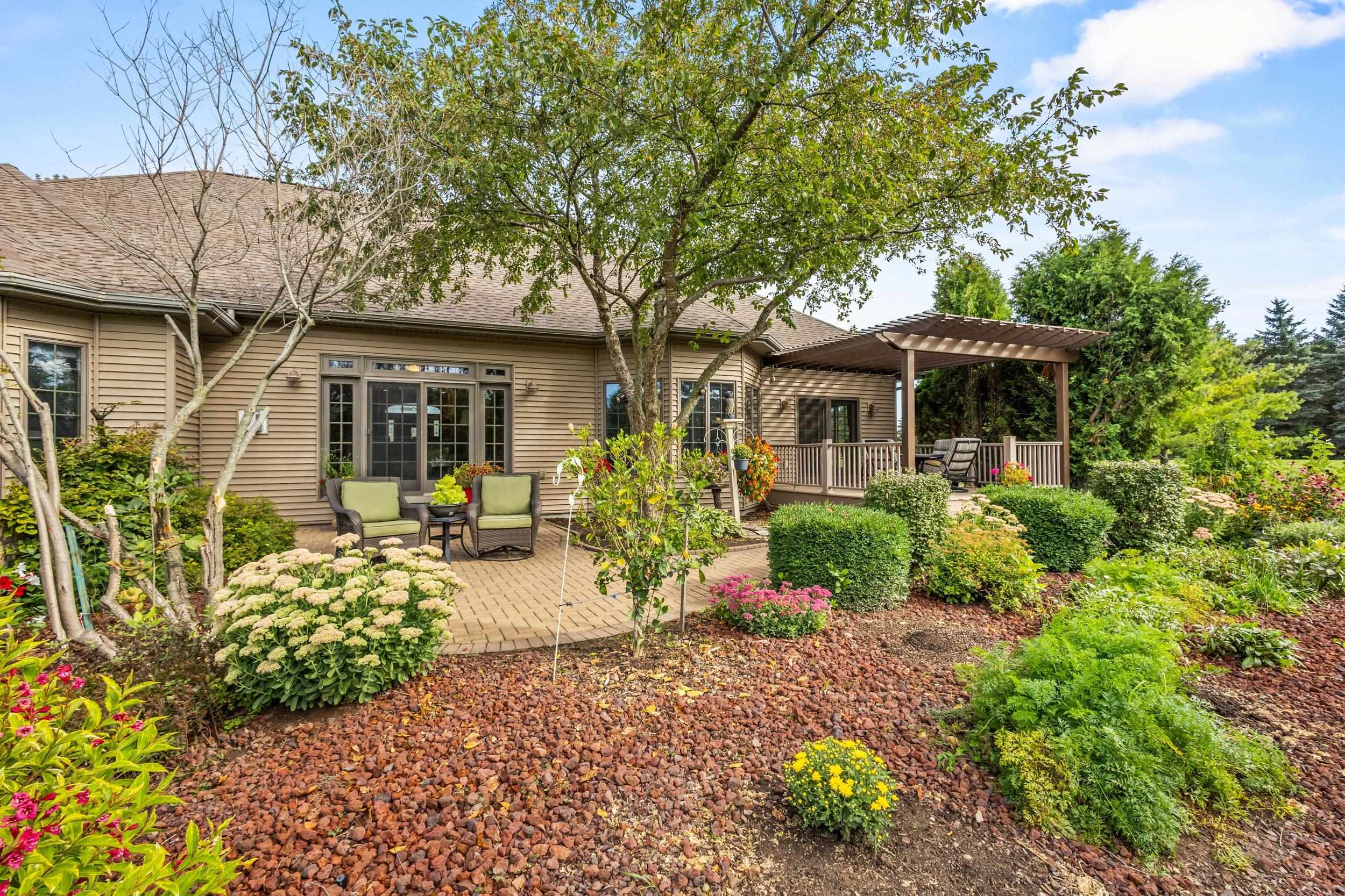 Neenah, Wisconsin, 54956, United States, 3 Bedrooms Bedrooms, ,4 BathroomsBathrooms,Residential,For Sale,1938221