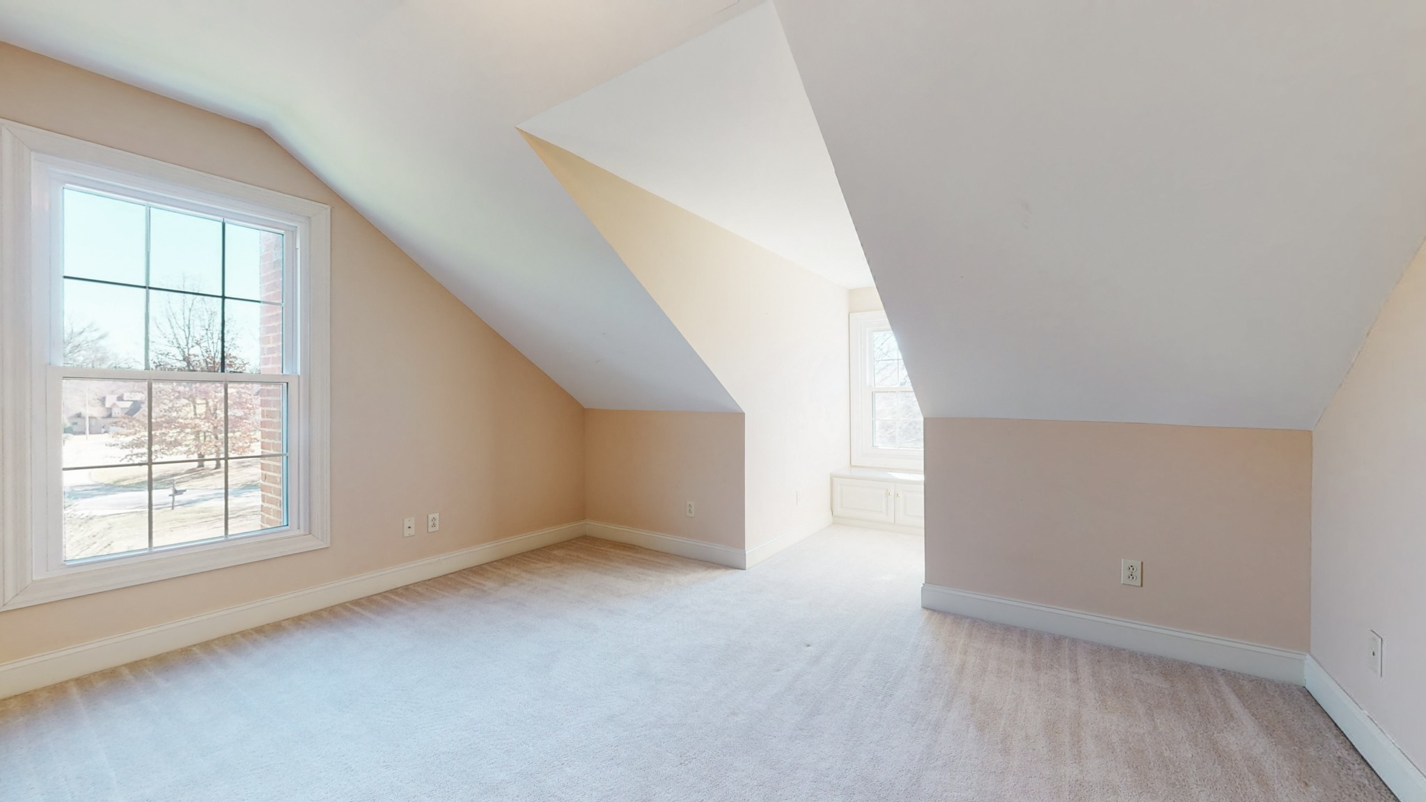 Tullahoma, Tennessee, 37388, United States, 6 Bedrooms Bedrooms, ,5 BathroomsBathrooms,Residential,For Sale,1978966