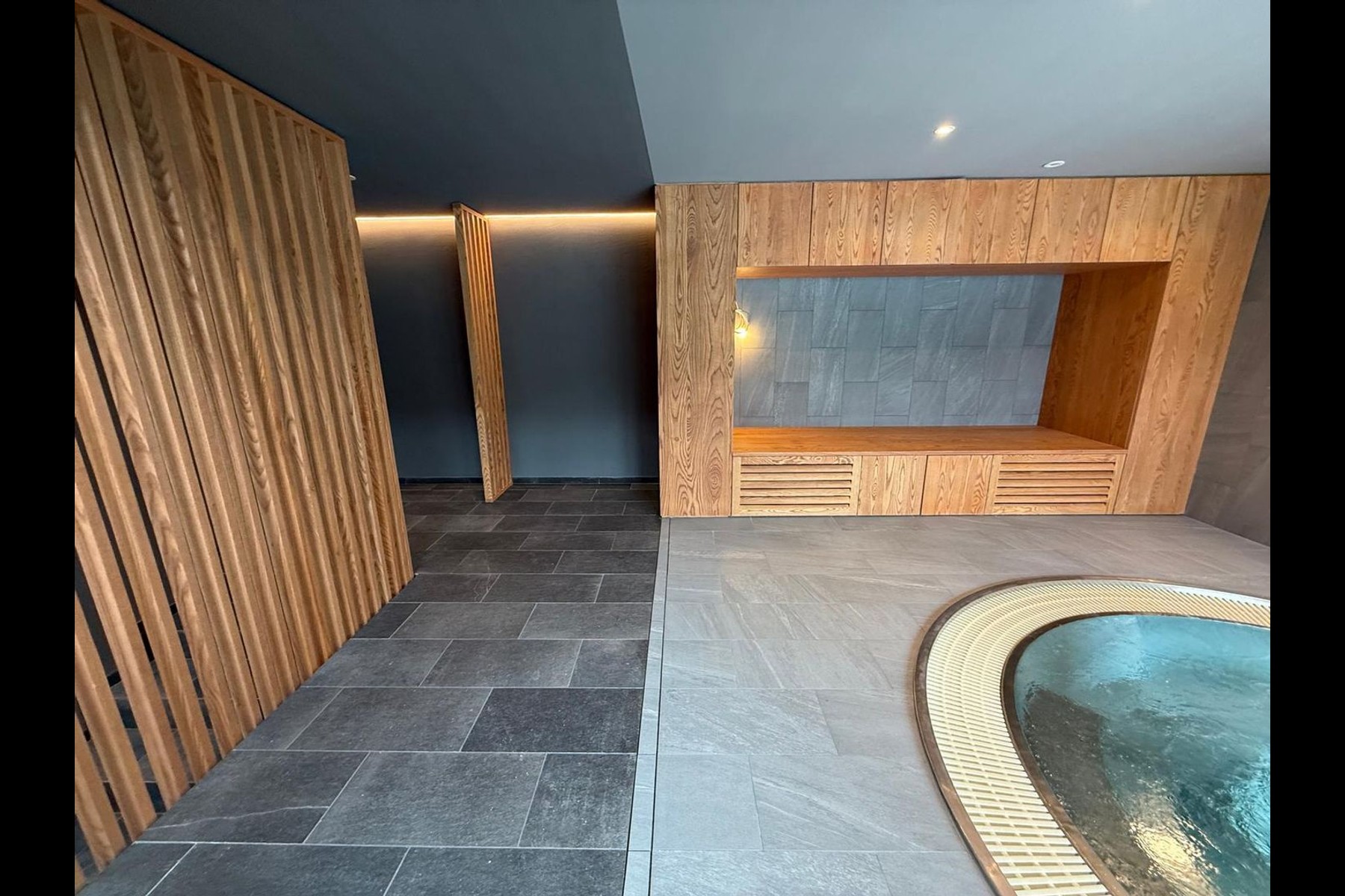  Beautiful 4.5-bedroom home with a fireplace, private garden, view, and 2 parking - 物件實景