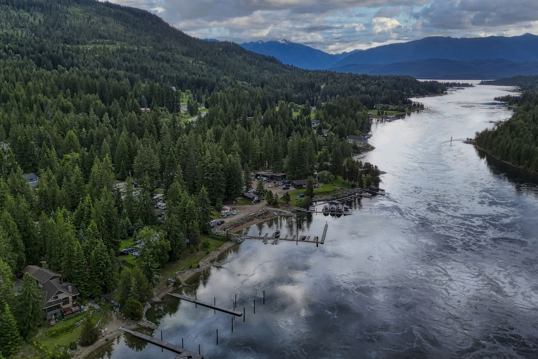  Kootenay Private Waterfront - 物件實景