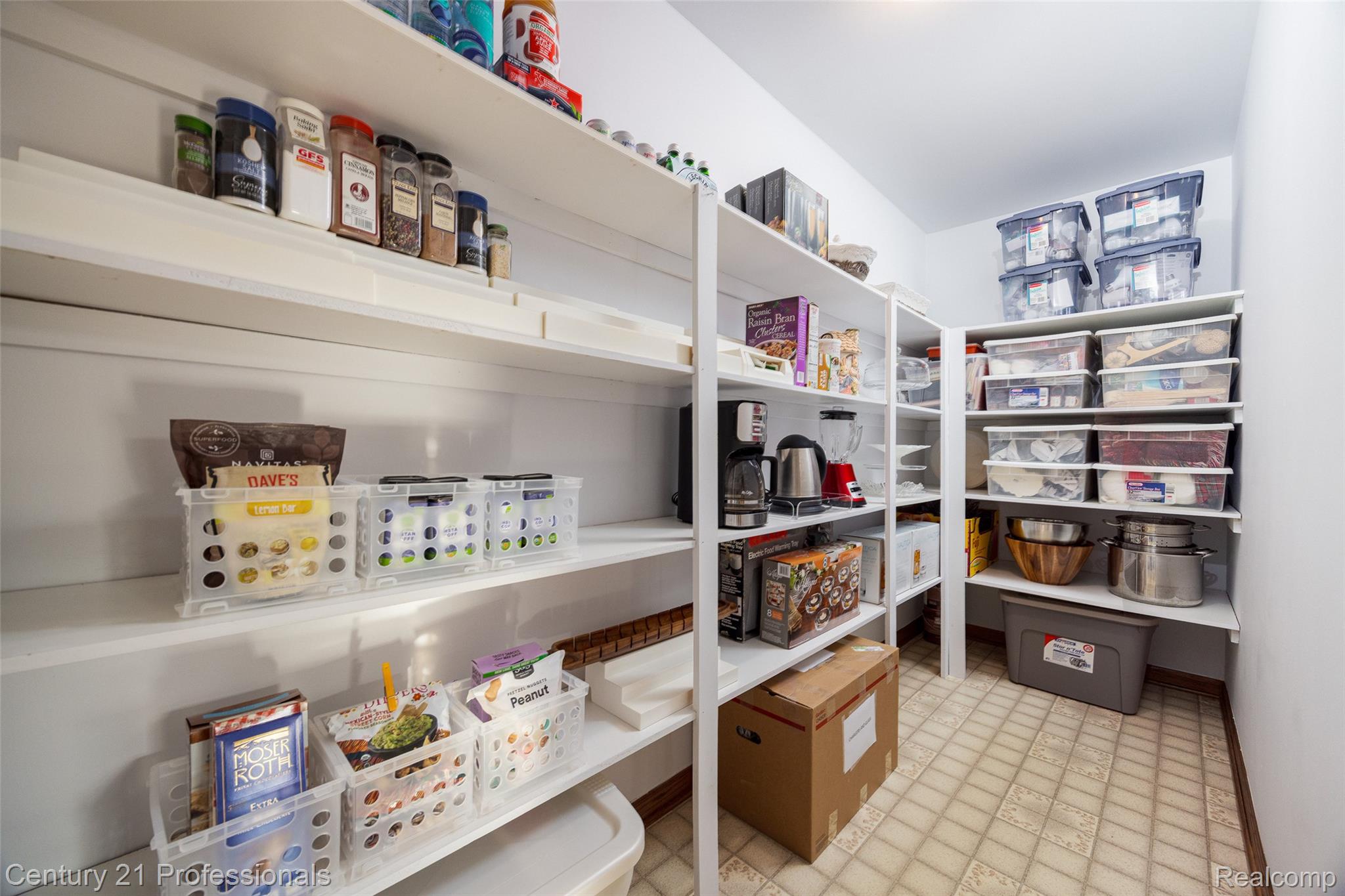 Rochester, Michigan, 48306, United States, 4 Bedrooms Bedrooms, ,3 BathroomsBathrooms,Residential,For Sale,1980039