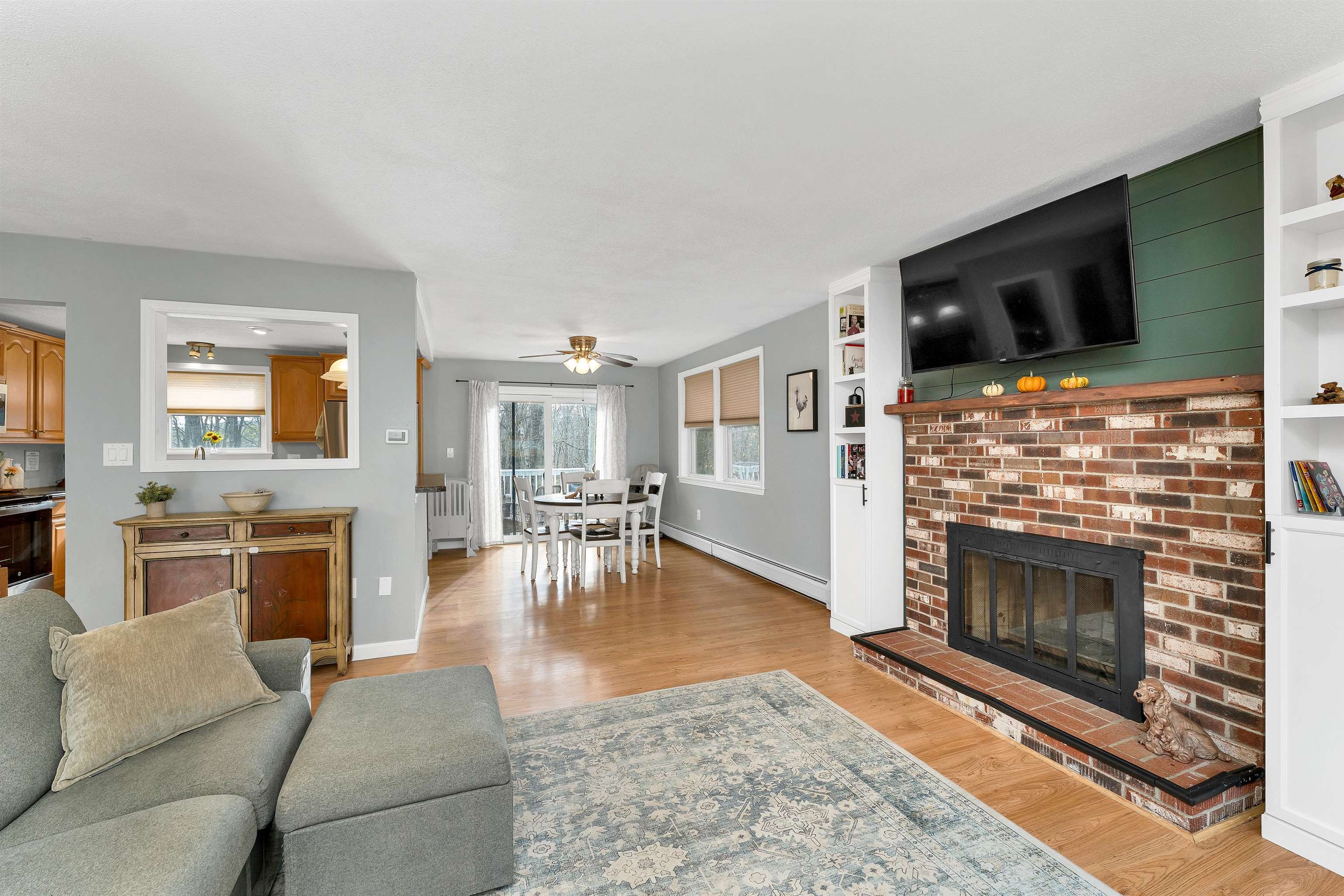 Hooksett, New Hampshire, 03106, United States, 3 Bedrooms Bedrooms, ,2 BathroomsBathrooms,Residential,For Sale,1992104