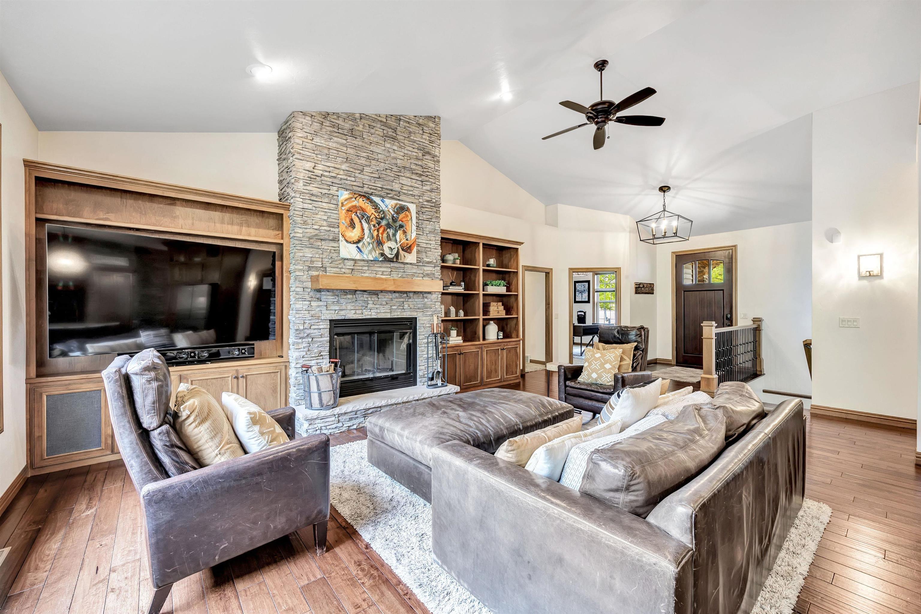 GREEN BAY, Wisconsin, 54313, United States, 5 Bedrooms Bedrooms, ,4 BathroomsBathrooms,Residential,For Sale,1911640