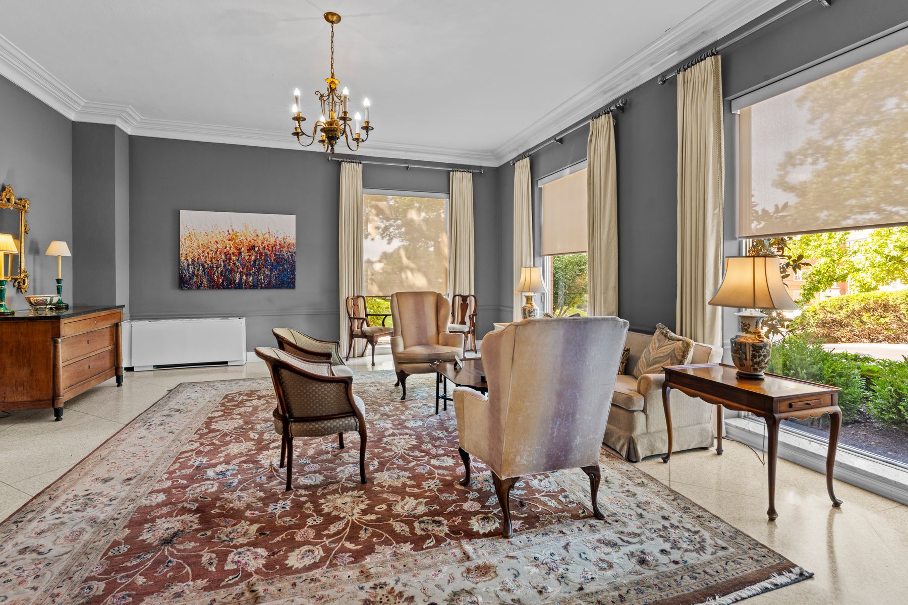  Enter a Light-Filled Corner Unit with Stunning Eastern and Southern Views - 物件實景