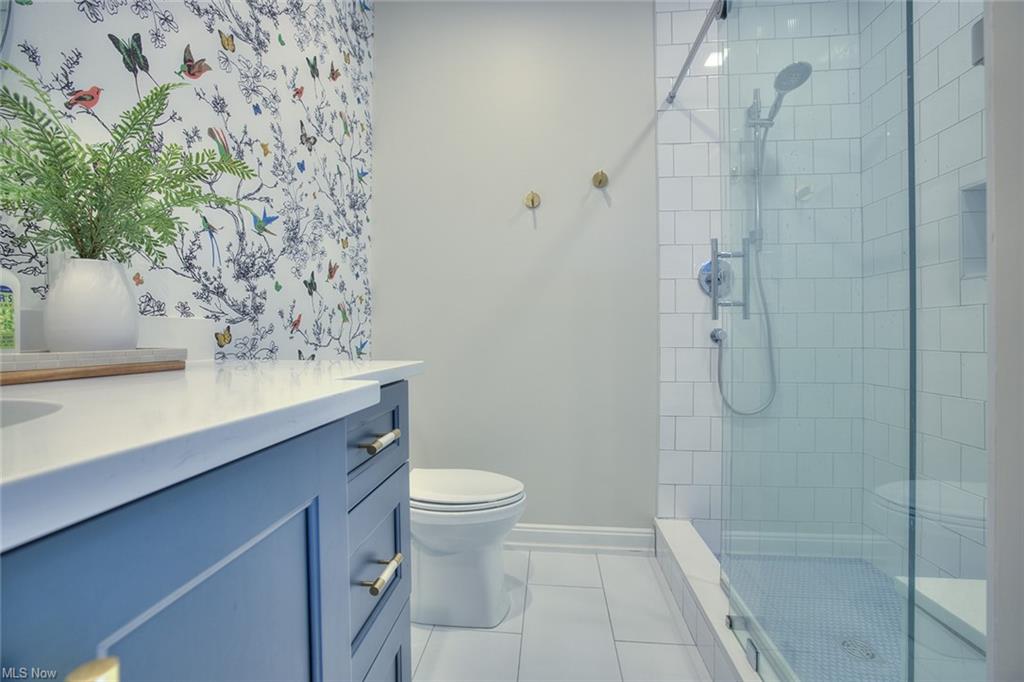 Williamstown, West Virginia, 26187, United States, 5 Bedrooms Bedrooms, ,8 BathroomsBathrooms,Residential,For Sale,1980118