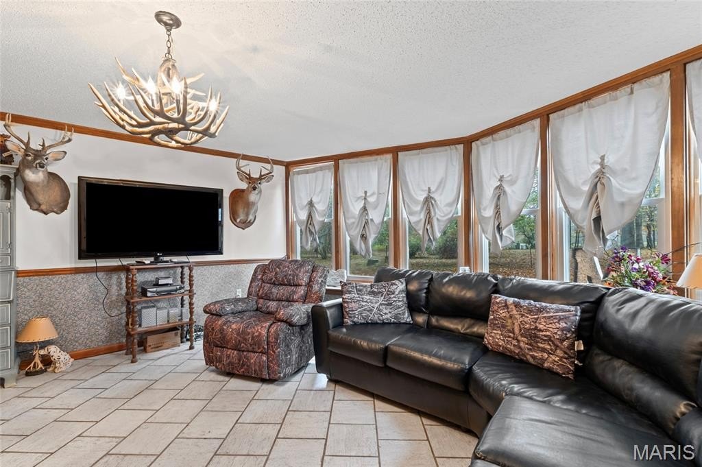 Farmington, Missouri, 63640, United States, 5 Bedrooms Bedrooms, ,3 BathroomsBathrooms,Residential,For Sale,1981523