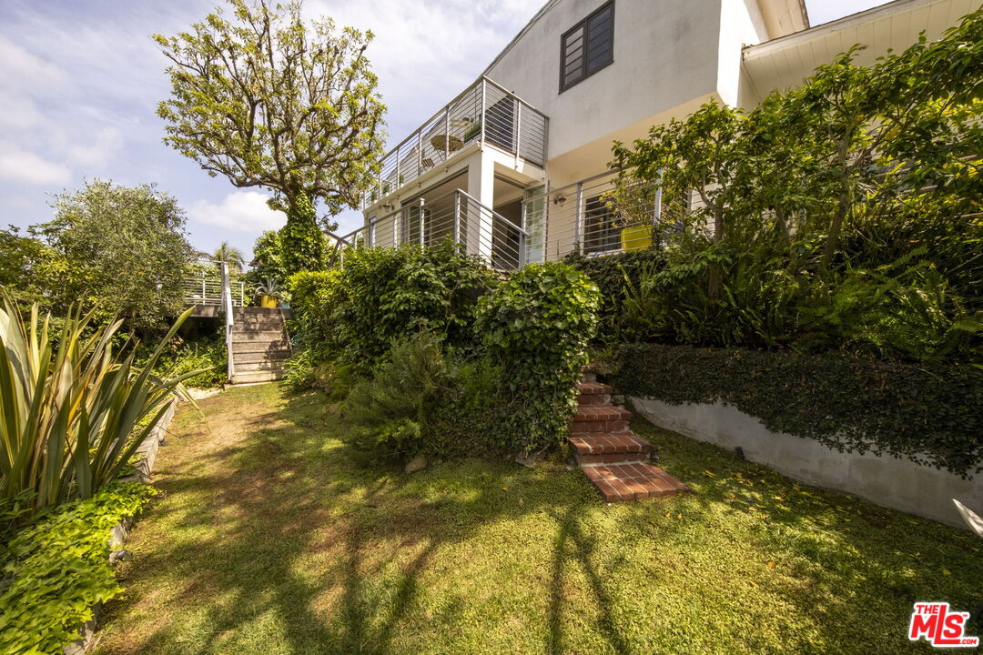 Los Angeles, California, 90068, United States, 3 Bedrooms Bedrooms, ,4 BathroomsBathrooms,Residential,For Sale,1839885