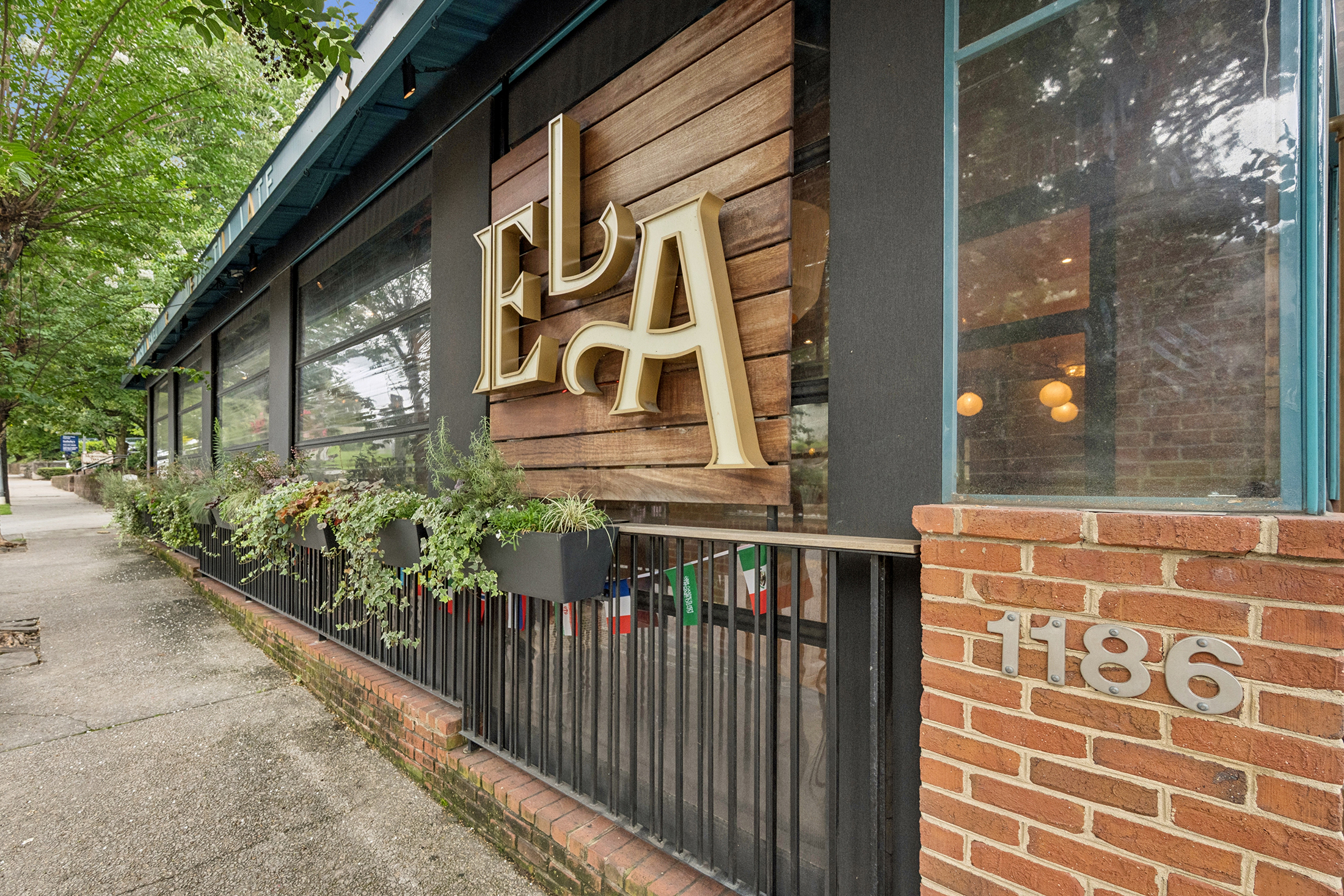  Updated Two-story Condo Tucked inside Intimate Community in Virginia Highland - 物件實景