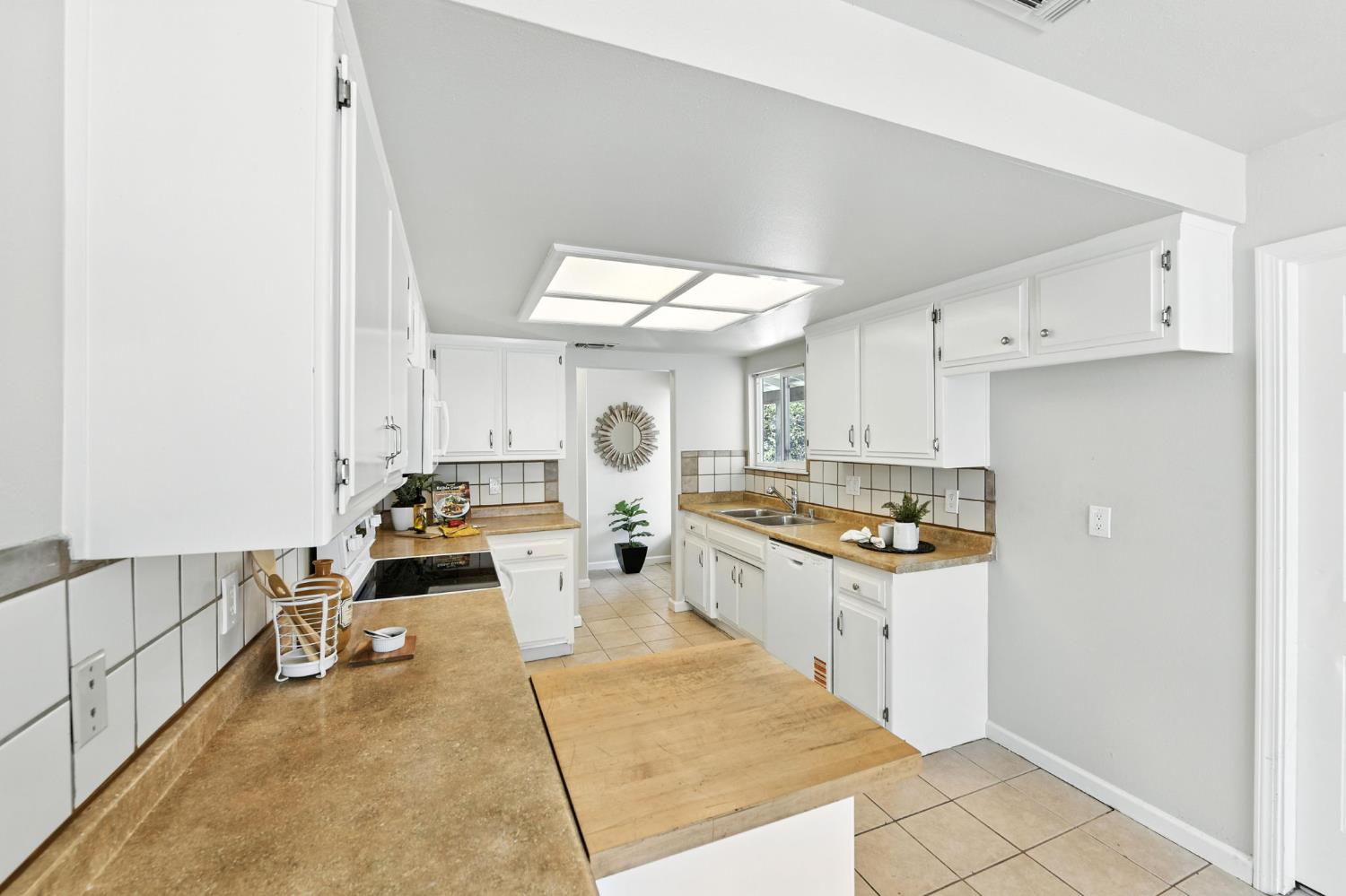 Roseville, California, 95678, United States, 4 Bedrooms Bedrooms, ,2 BathroomsBathrooms,Residential,For Sale,1891756