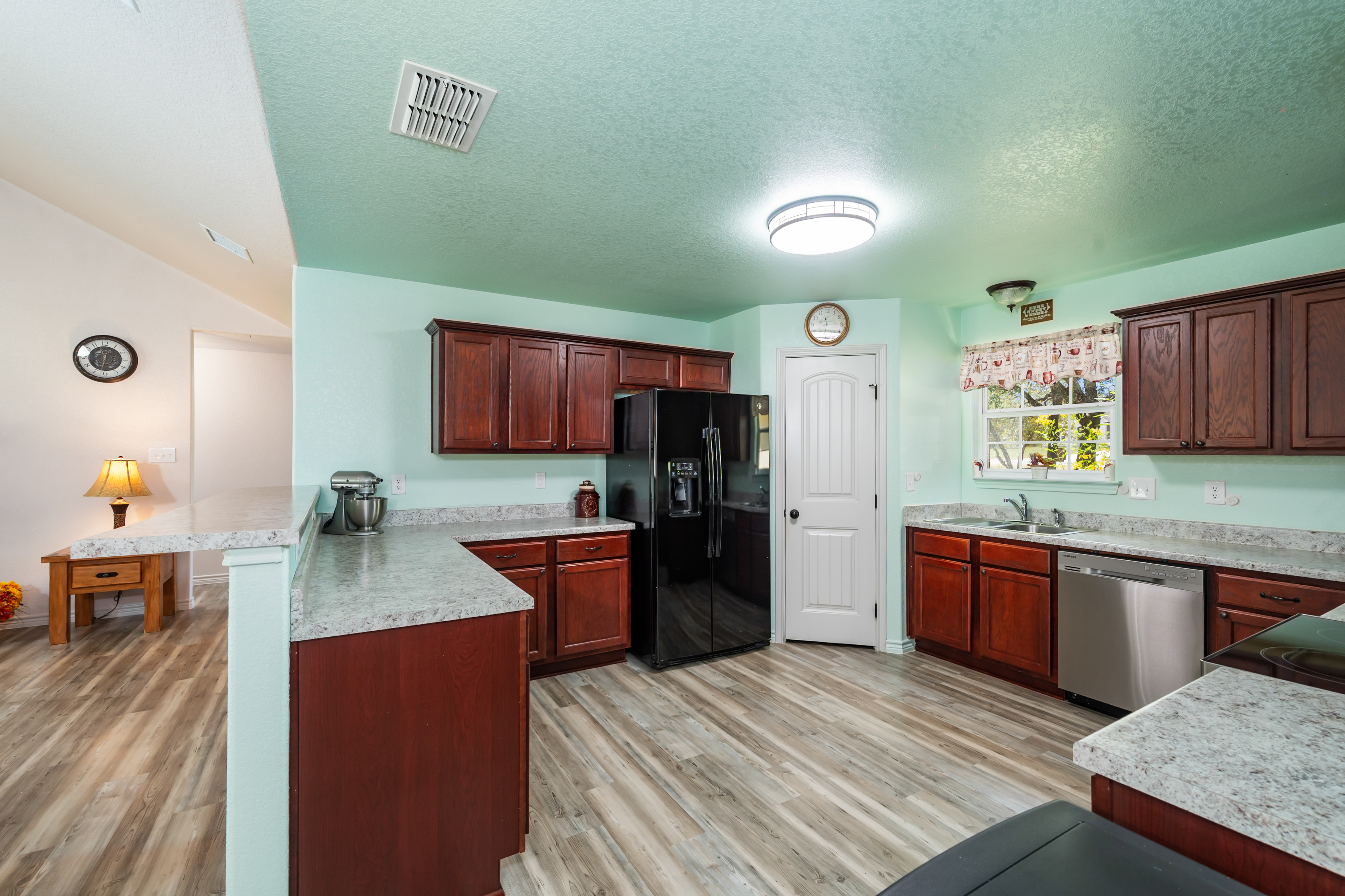  Spacious Poteet Home on 1.02 Acres - 物件實景