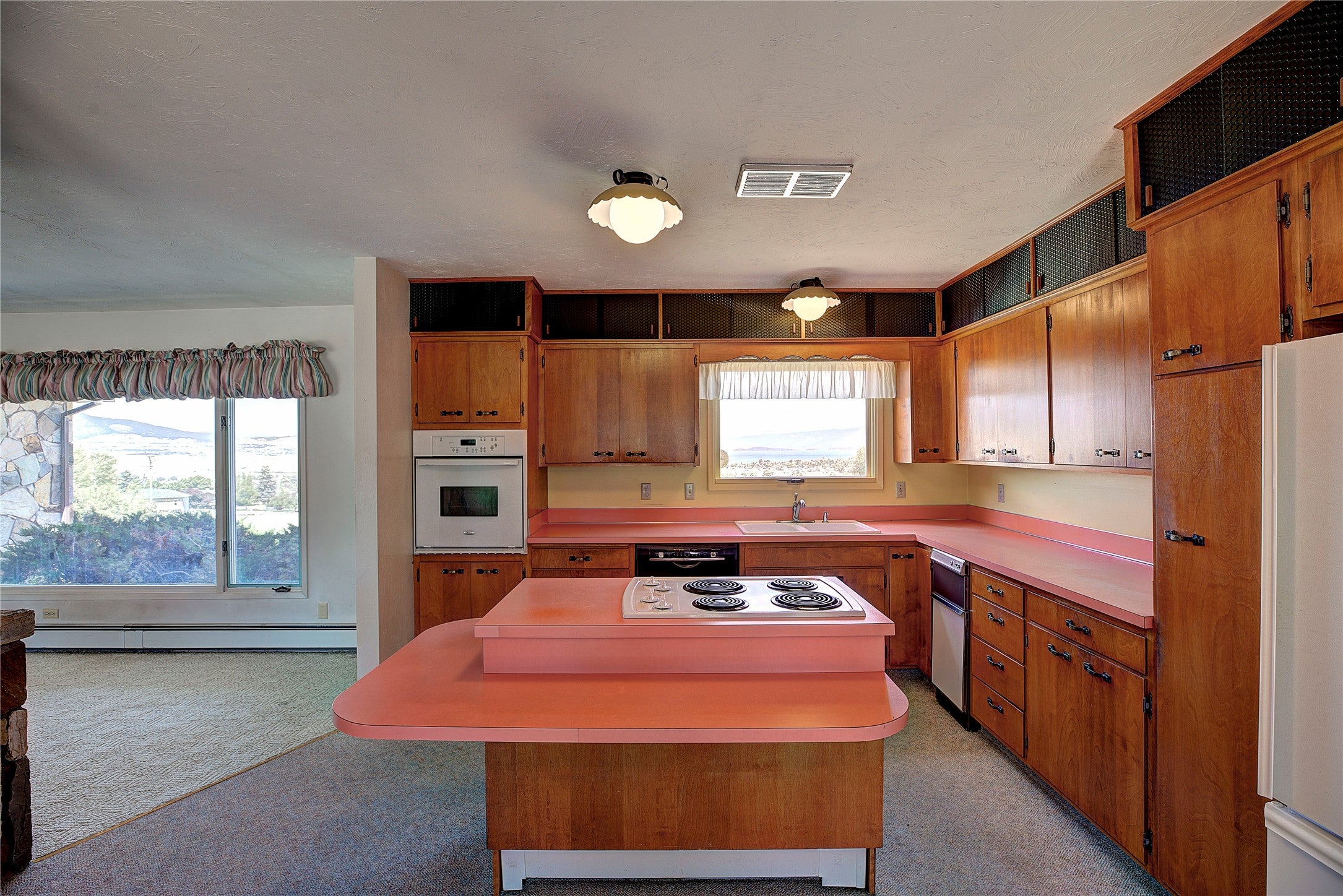 Polson, Montana, 59860, United States, 3 Bedrooms Bedrooms, ,2 BathroomsBathrooms,Residential,For Sale,1827901