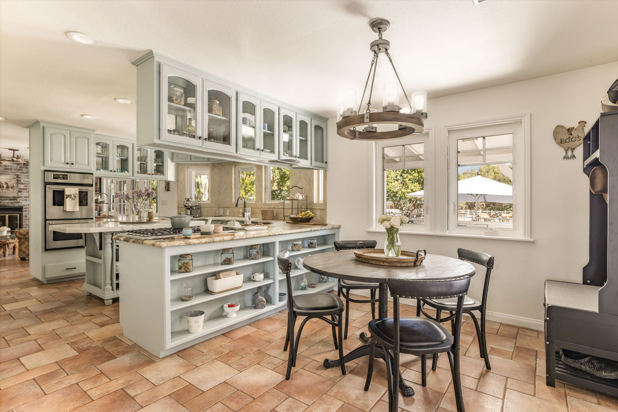  2390 Glenside Lane - 物件實景