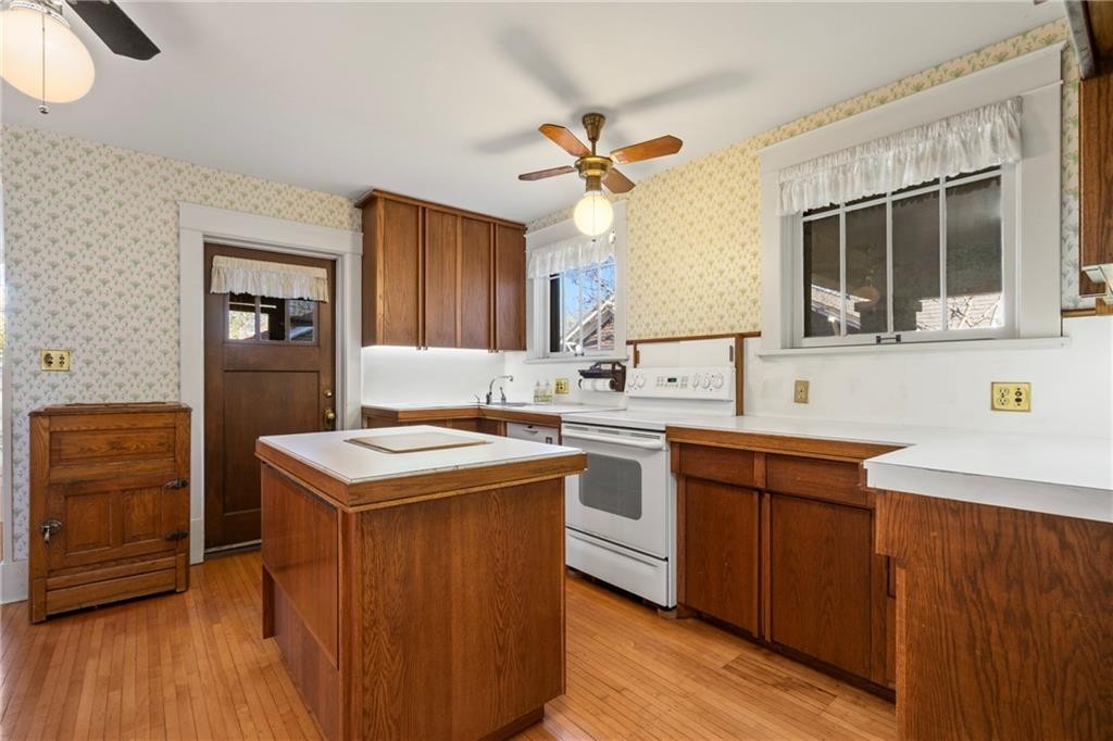 Siloam Springs, Arkansas, 72761, United States, 5 Bedrooms Bedrooms, ,3 BathroomsBathrooms,Residential,For Sale,1984286