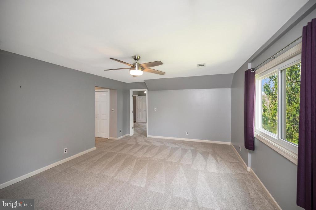 Linden, Virginia, 22642, United States, 5 Bedrooms Bedrooms, ,4 BathroomsBathrooms,Residential,For Sale,2037897