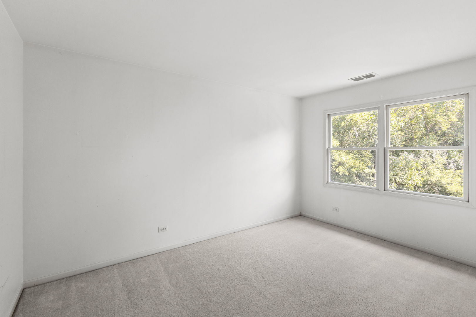 West Chicago, Illinois, 60185, United States, 4 Bedrooms Bedrooms, ,3 BathroomsBathrooms,Residential,For Sale,1968973