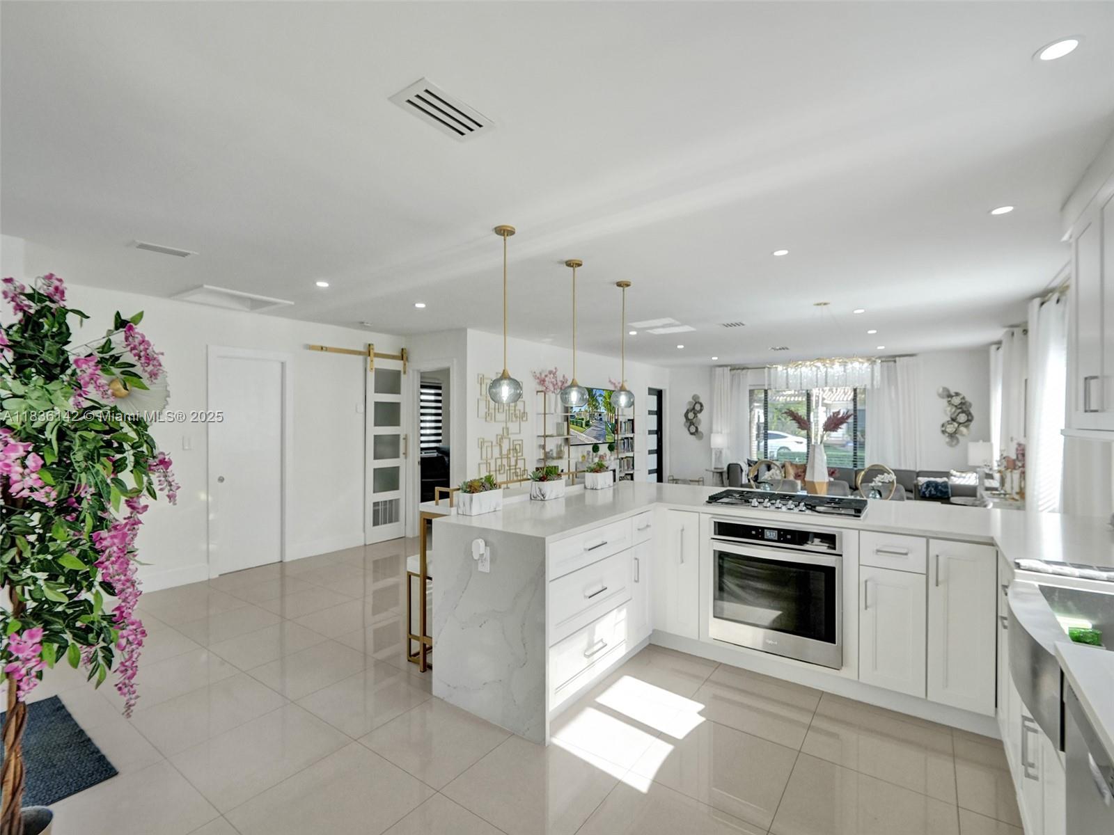 Hollywood, Florida, 33019, United States, 3 Bedrooms Bedrooms, ,2 BathroomsBathrooms,Residential,For Sale,1898660