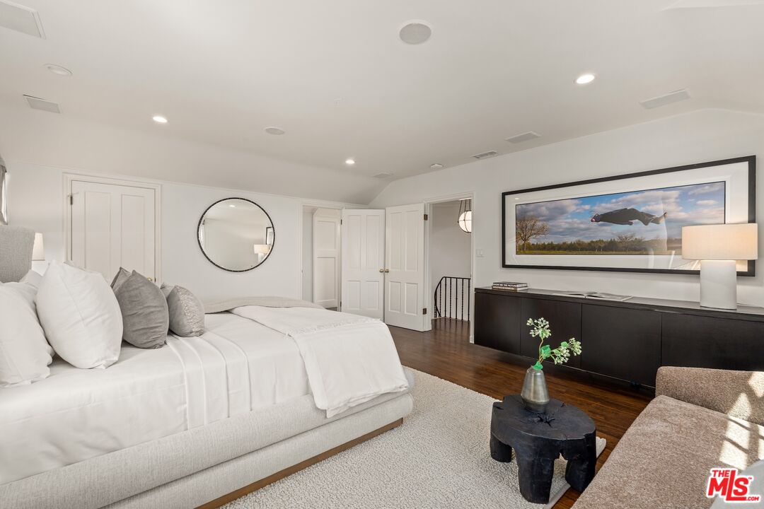 Los Angeles, California, 90046, United States, 3 Bedrooms Bedrooms, ,3 BathroomsBathrooms,Residential,For Sale,1906693