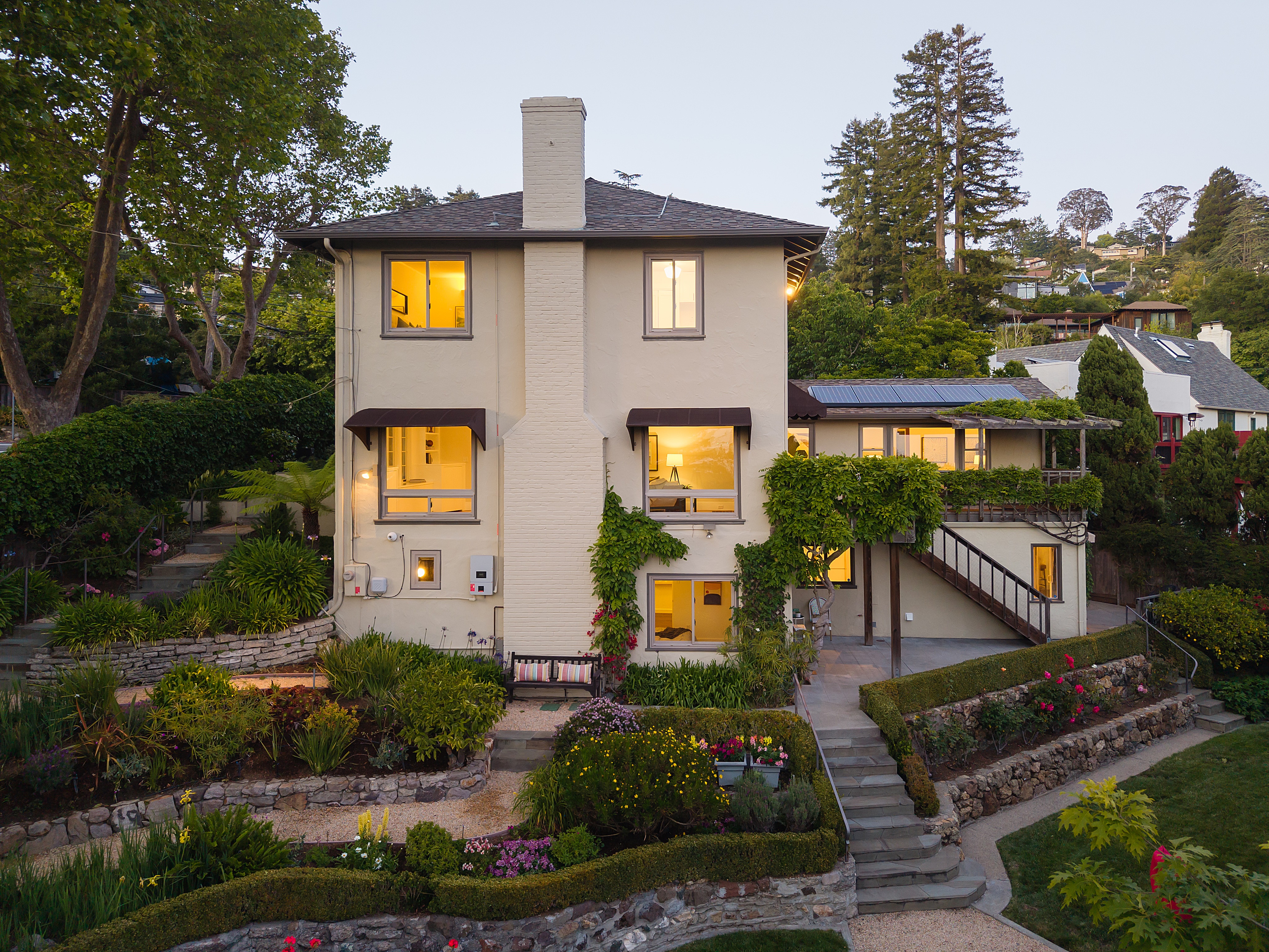  Timeless Berkeley Hills Gem with Spectacular Gardens and Bay Views - 物件實景