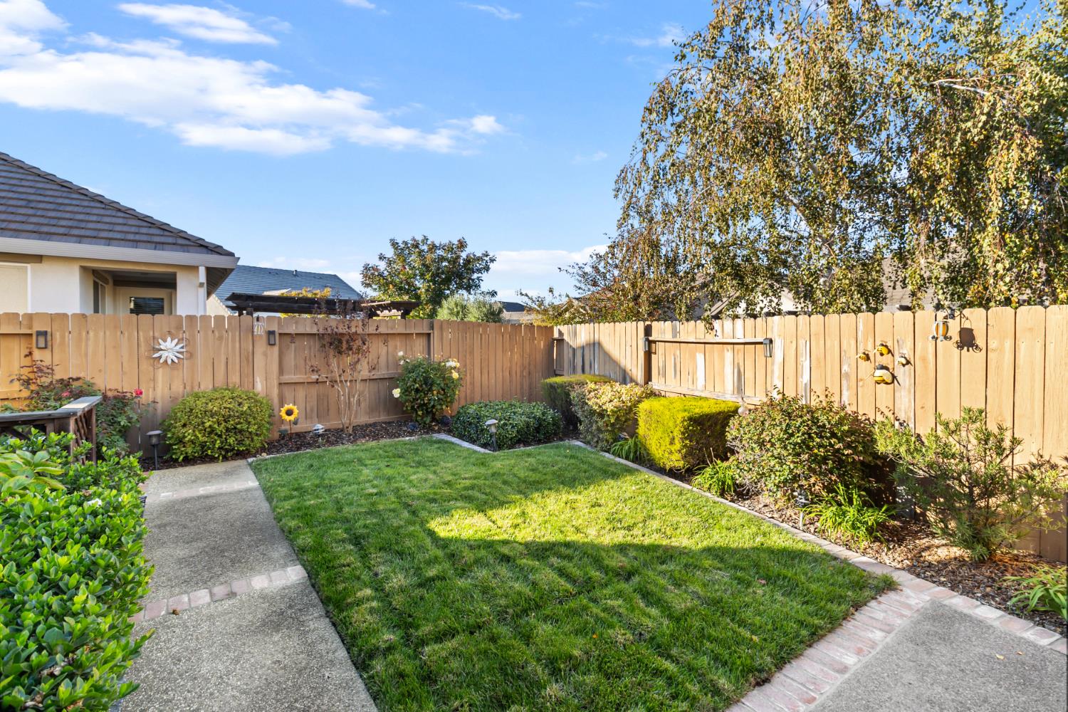 Elk Grove, California, 95757, United States, 2 Bedrooms Bedrooms, ,2 BathroomsBathrooms,Residential,For Sale,1989569