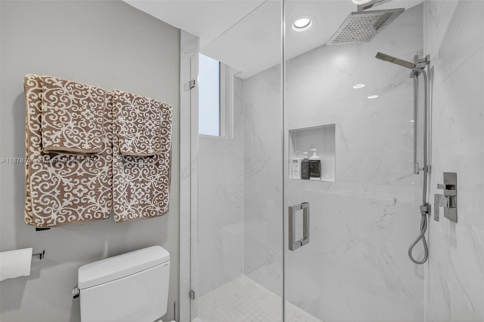 Aventura, Florida, 33180, United States, 2 Bedrooms Bedrooms, ,3 BathroomsBathrooms,Residential,For Sale,1947982
