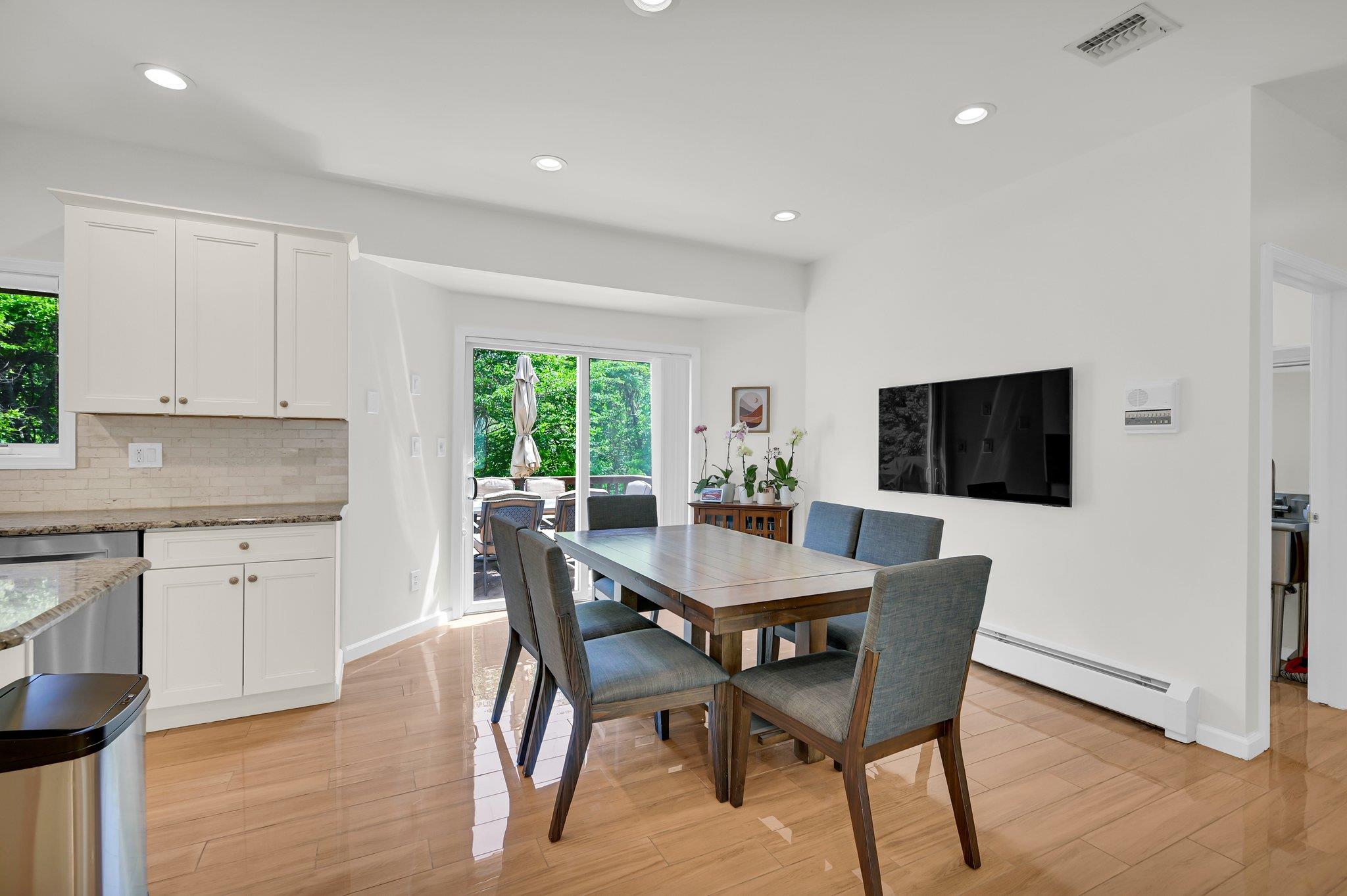 New City, New York, 10956, United States, 6 Bedrooms Bedrooms, ,4 BathroomsBathrooms,Residential,For Sale,1830143
