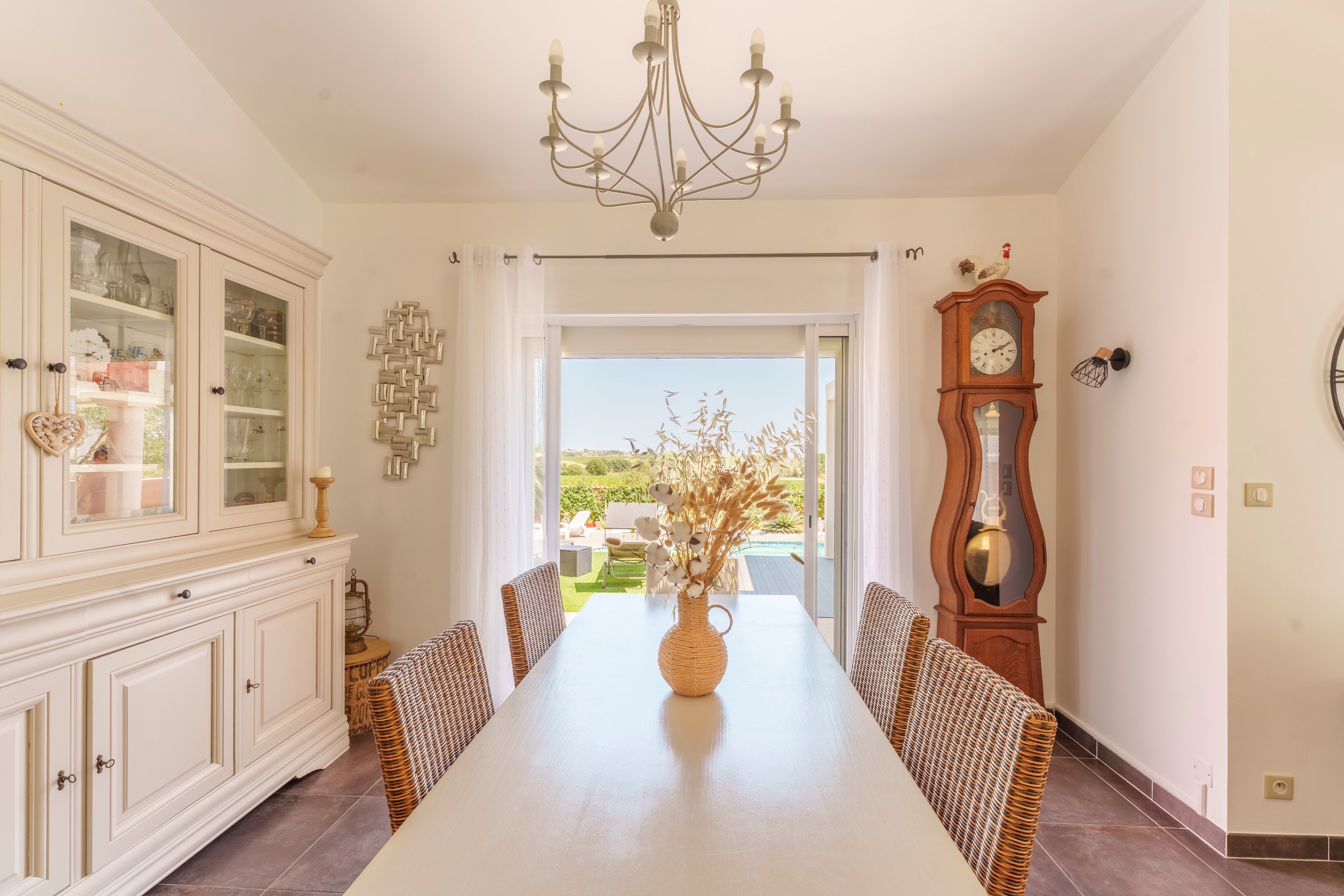  LIGHT-FILLED VILLA WITH POOL AND VINEYARD VIEWS - 物件實景