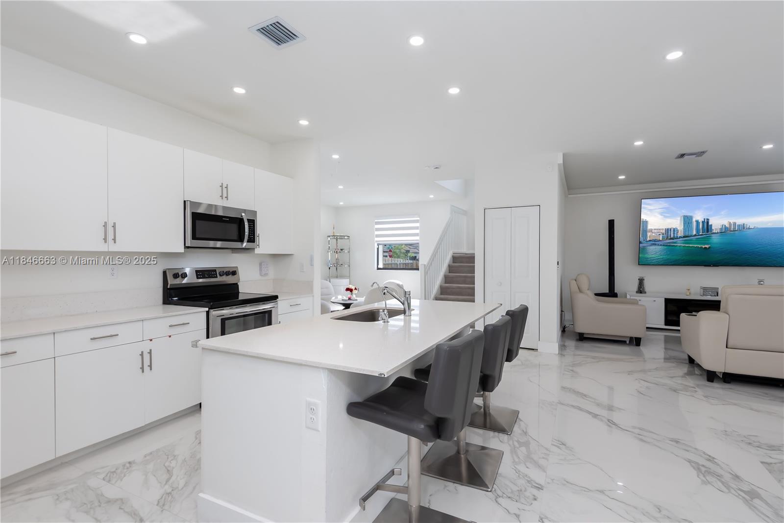 Homestead, Florida, 33032, United States, 5 Bedrooms Bedrooms, ,3 BathroomsBathrooms,Residential,For Sale,1900926