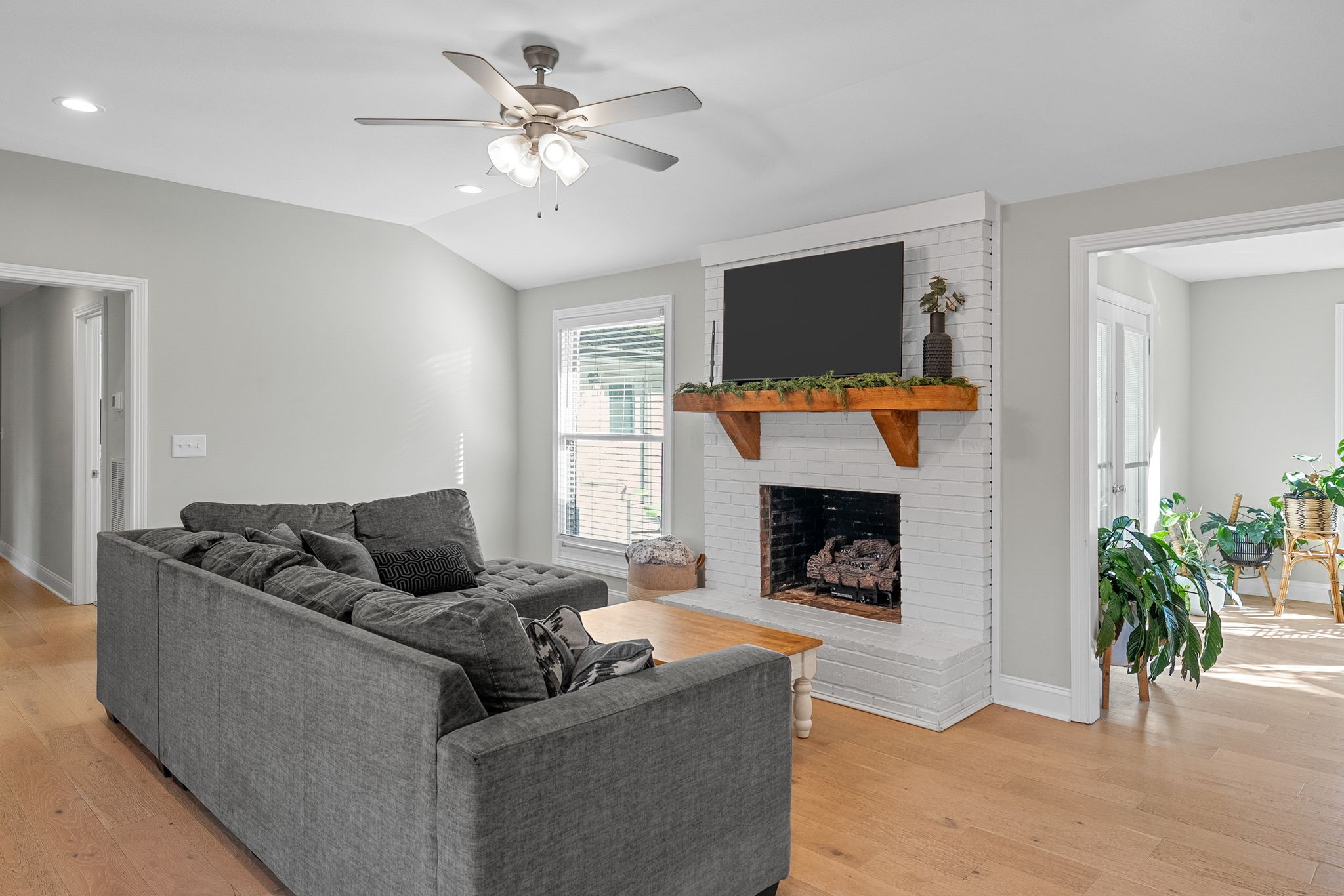 Clarksville, Tennessee, 37040, United States, 4 Bedrooms Bedrooms, ,3 BathroomsBathrooms,Residential,For Sale,1988852