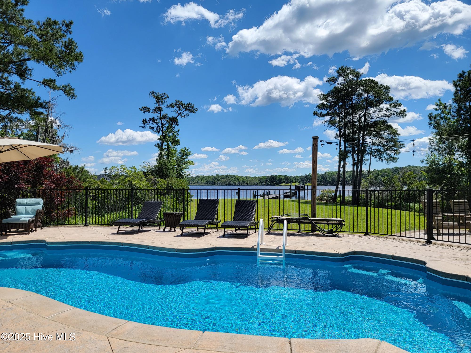 Chocowinity, North Carolina, 27817, United States, 4 Bedrooms Bedrooms, ,5 BathroomsBathrooms,Residential,For Sale,1827727
