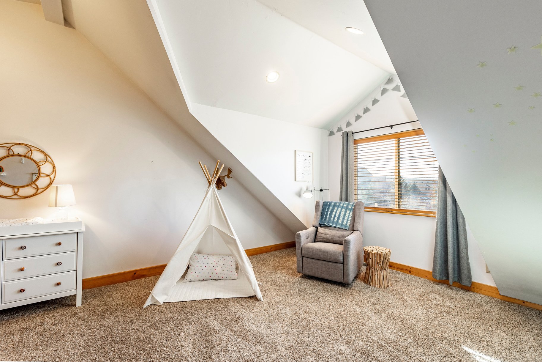  Easy Mountain Living, Made for Real Life: Log Warmth, Mountain Views, Flat Lot - 物件實景