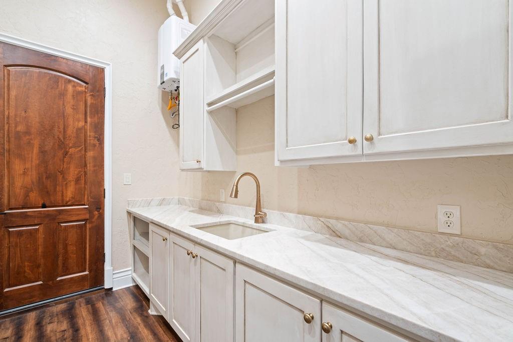 Beeville, Texas, 78102, United States, 4 Bedrooms Bedrooms, ,3 BathroomsBathrooms,Residential,For Sale,1857883