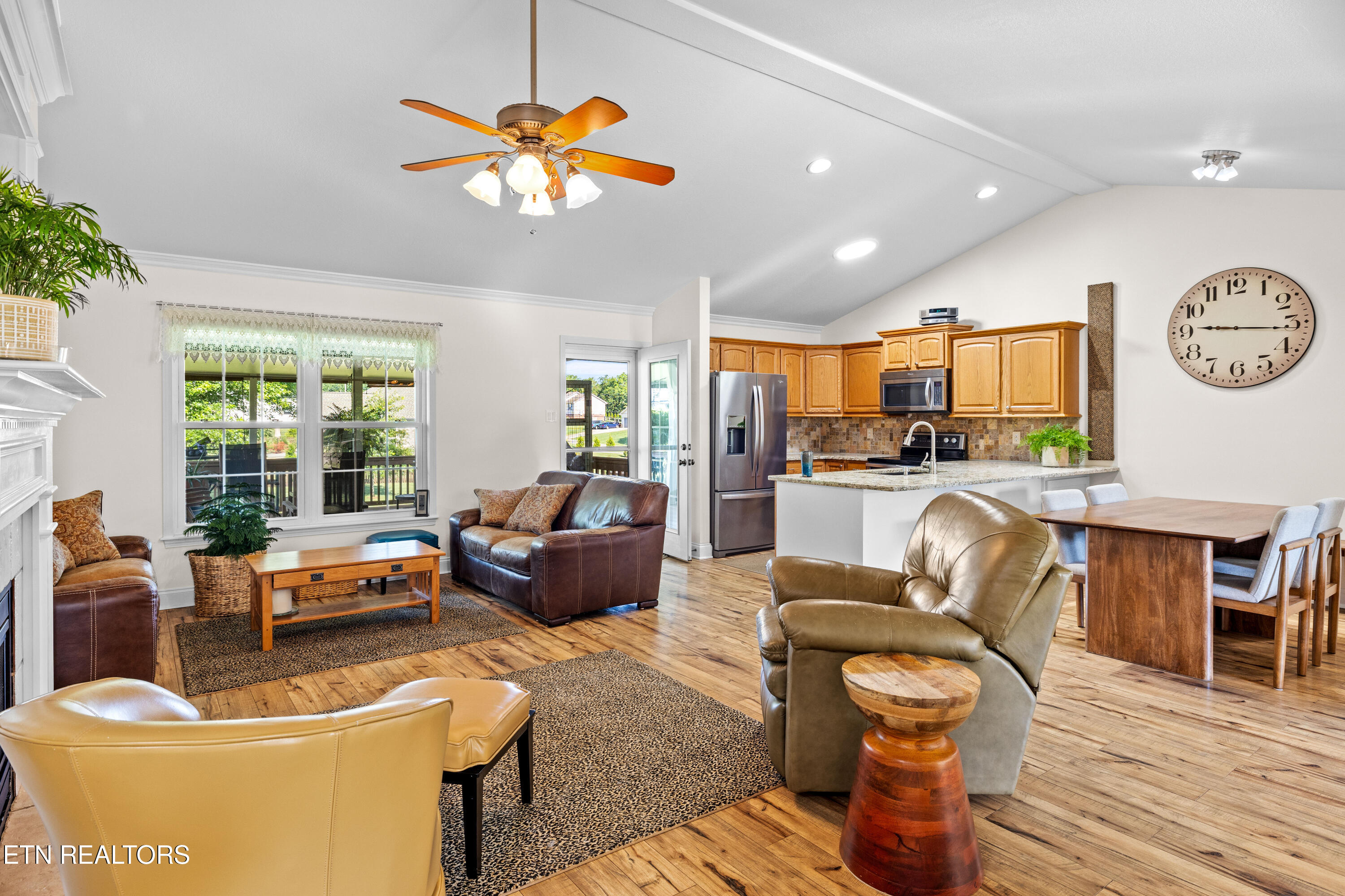Walland, Tennessee, 37886, United States, 3 Bedrooms Bedrooms, ,2 BathroomsBathrooms,Residential,For Sale,1930662