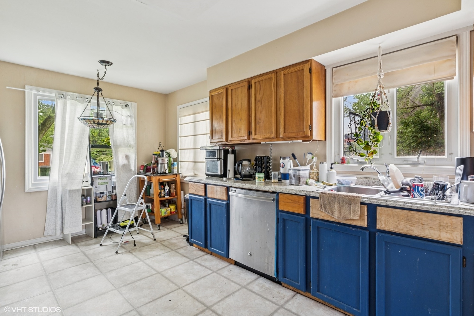 Glenview, Illinois, 60025, United States, 3 Bedrooms Bedrooms, ,2 BathroomsBathrooms,Residential,For Sale,1876560